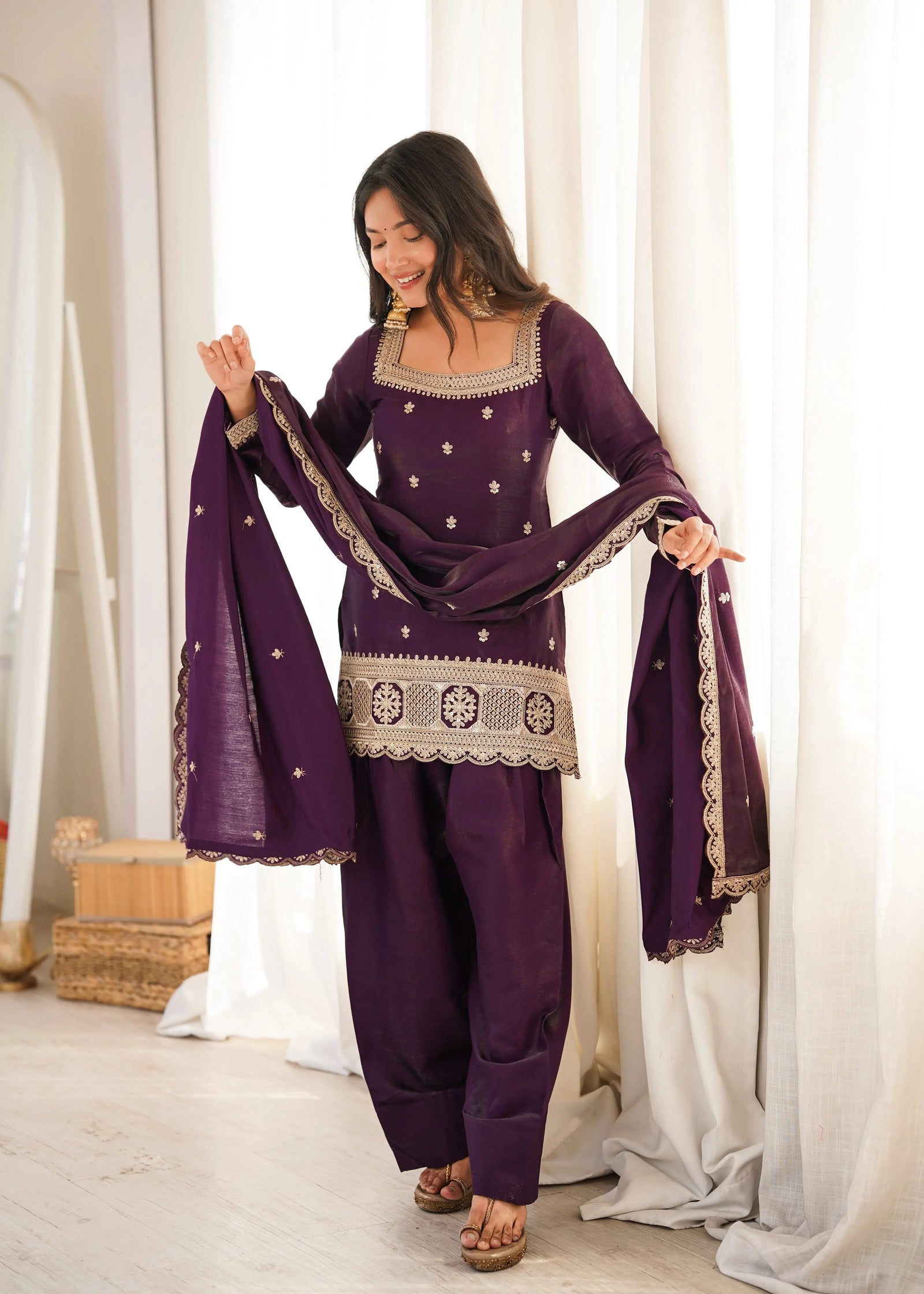 The bright indoor setting highlights the outfit’s sophistication and timeless charm.