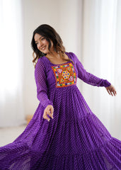 Purple Laheriya print Gamthi work gown – Kalyanja.