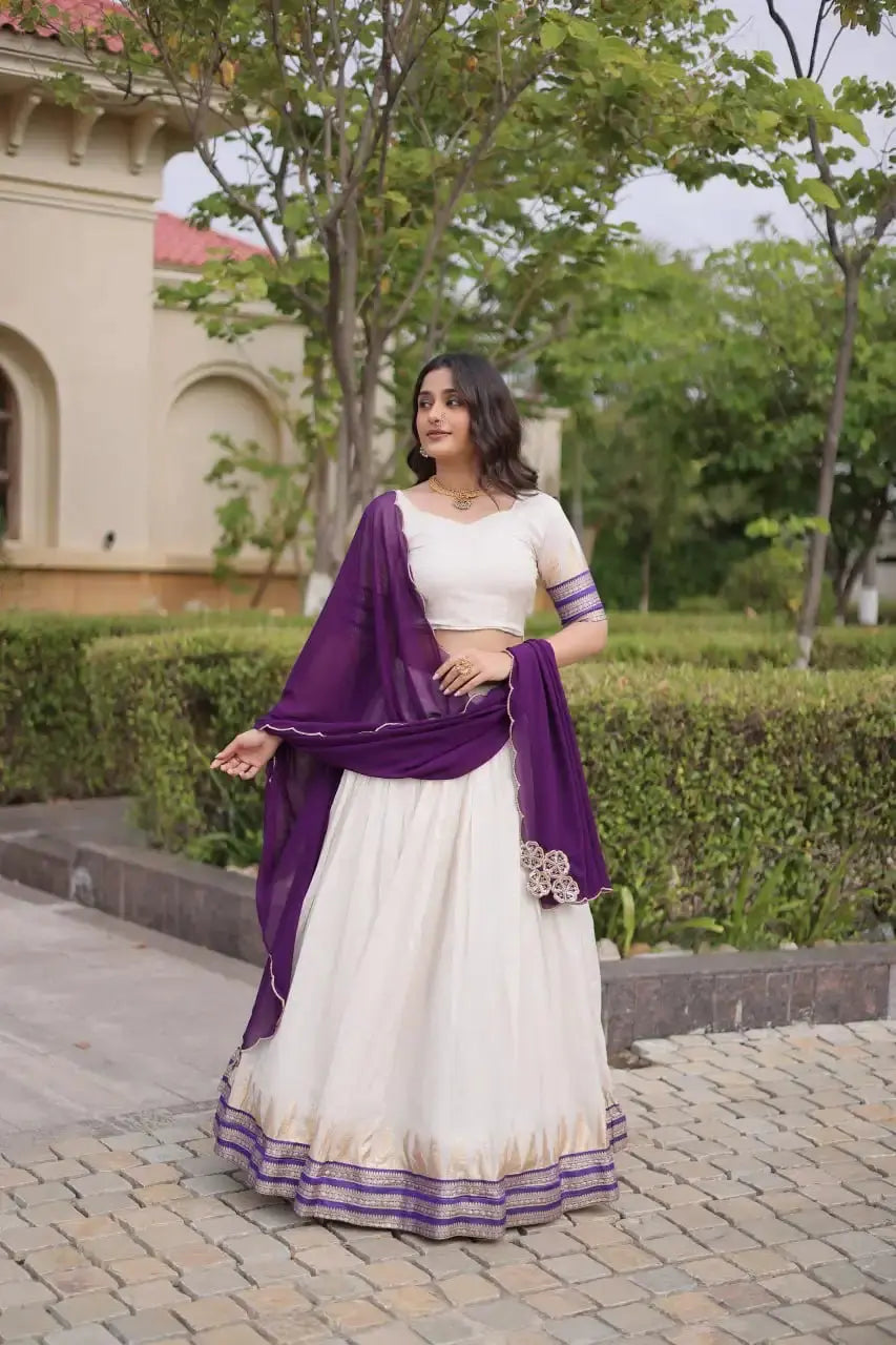 Purple Zari Weaving Lehenga – Dupatta detail showing scalloped border and appliquéd gold embroidery corner panels