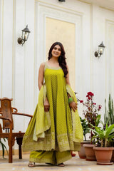 Android Green Suit – gold zari temple border detail at hem