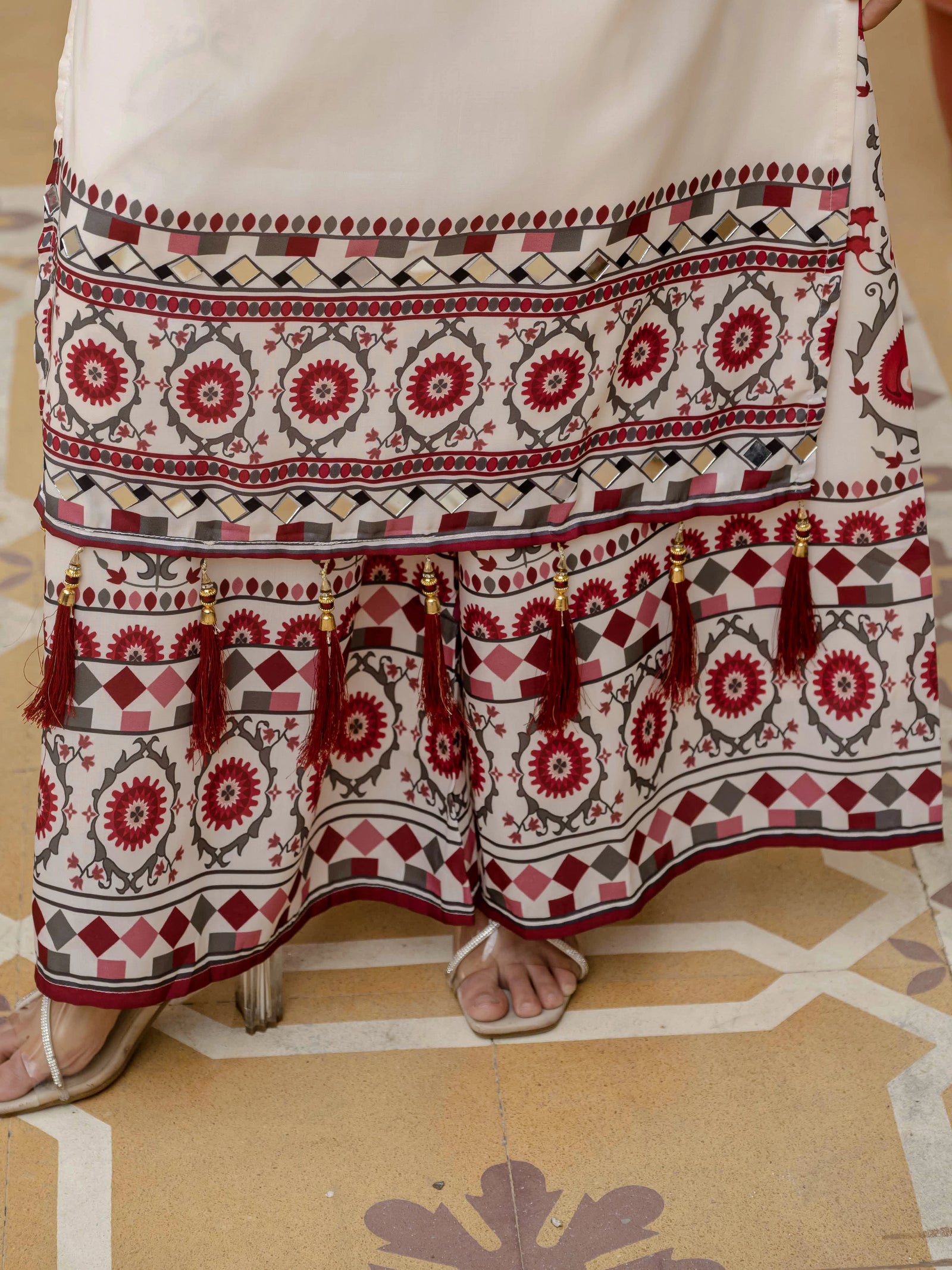 Off White Digital Print Muslin Suit – Kalyanja