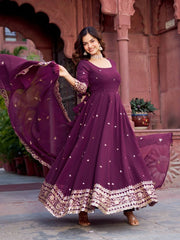 She pairs the attire with elegant traditional jewelry, including a choker necklace and statement earrings.