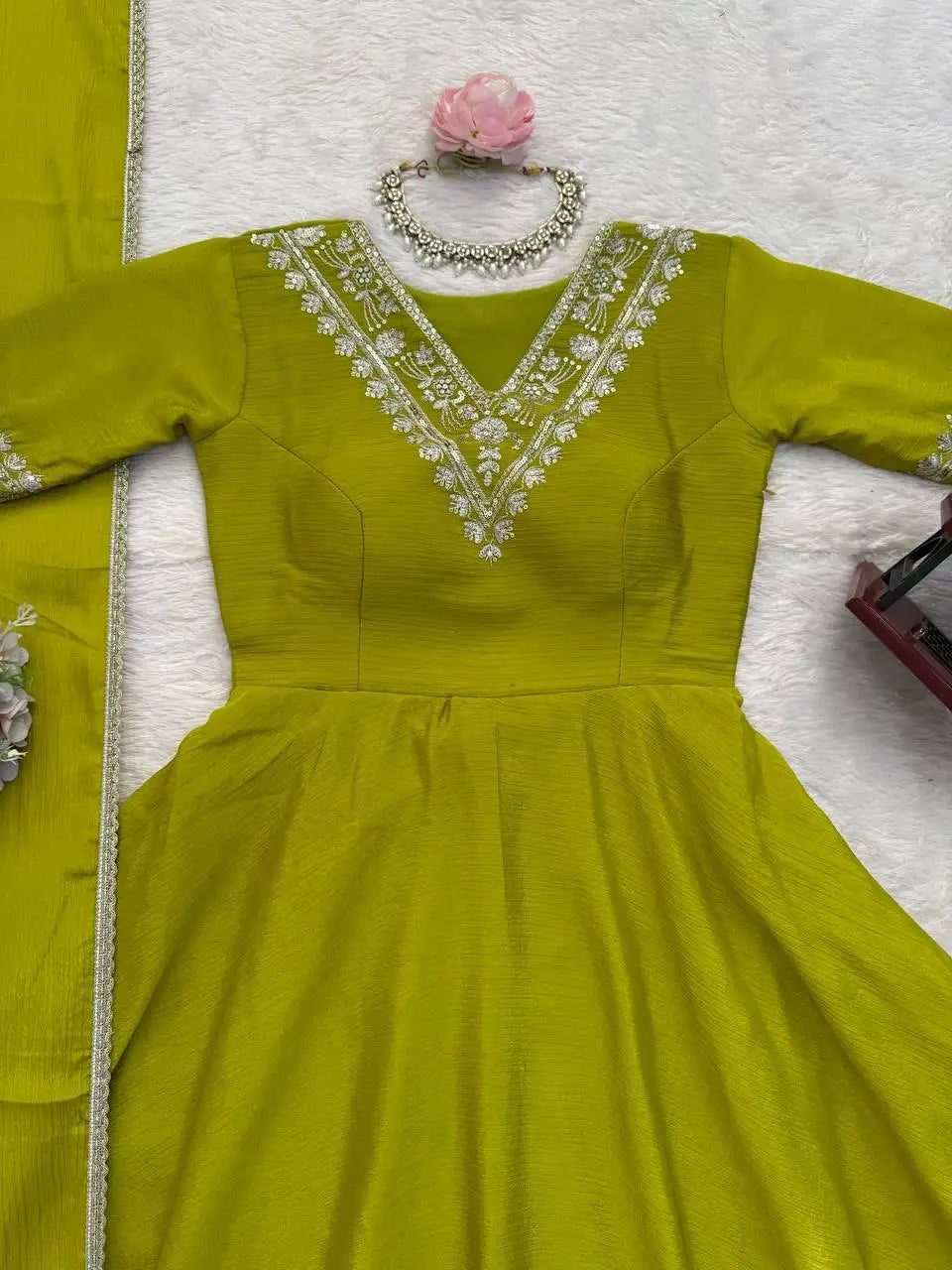 Android Green Sequins Thread Embroidery V-Neck Close-Up Detail – KU259