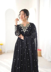 Black Embroidered Anarkali Suit Upper Body Side Look – KU246
