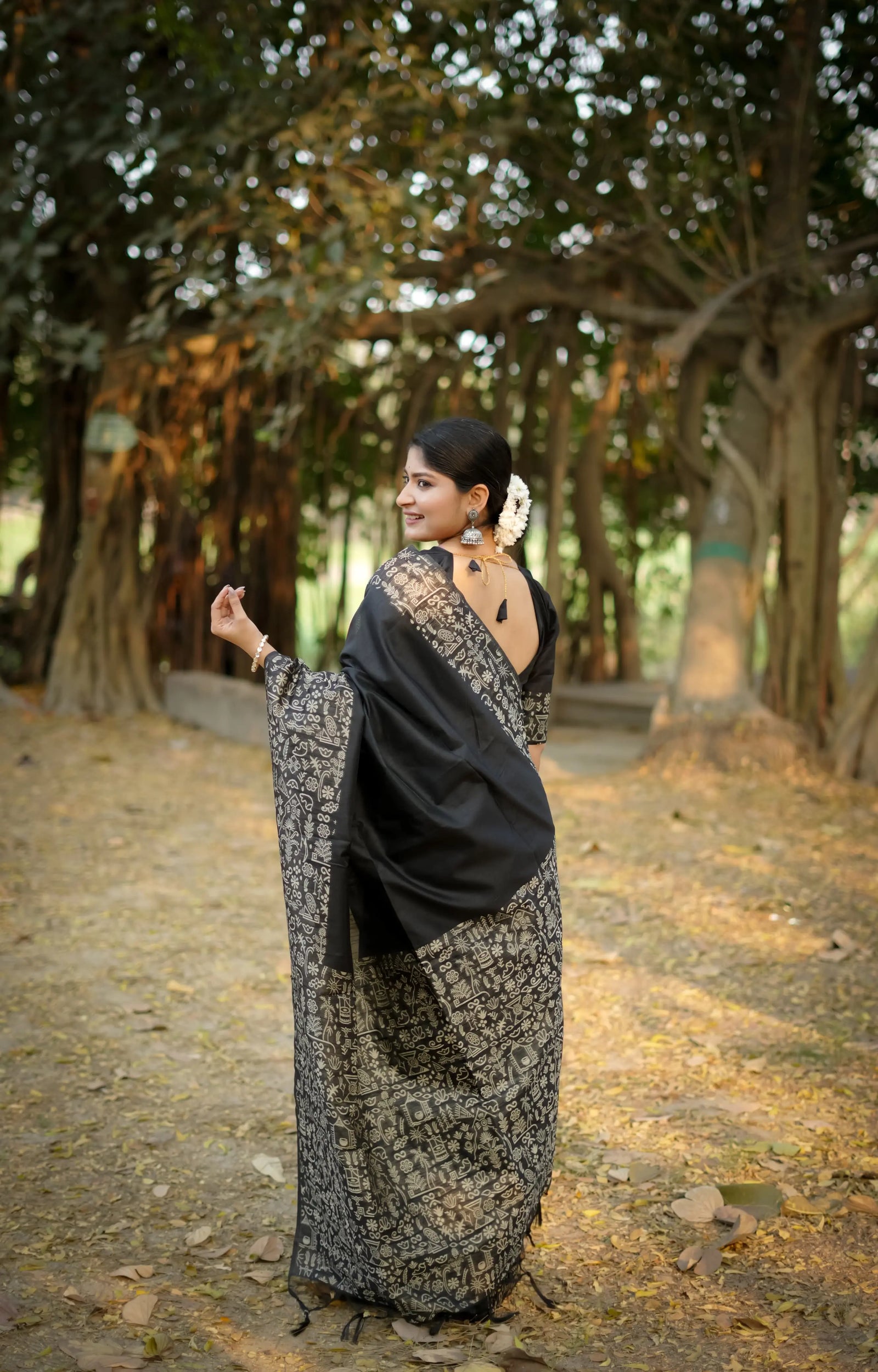 Black Gala Border Pattern Raw Silk Saree - kalyanja