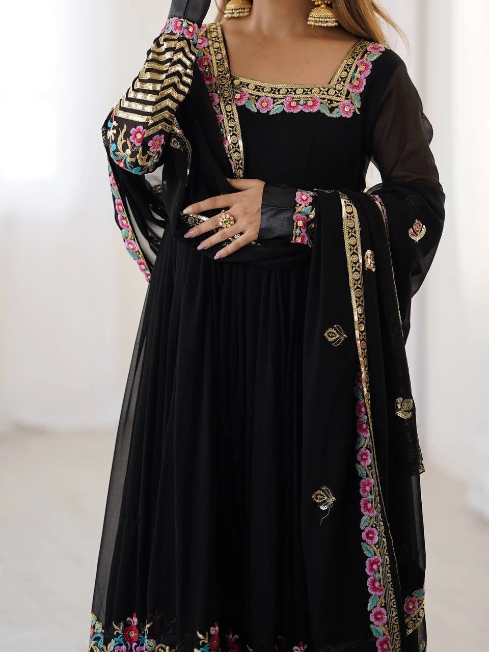 Black Anarkali Suit dupatta booti close detail KU264