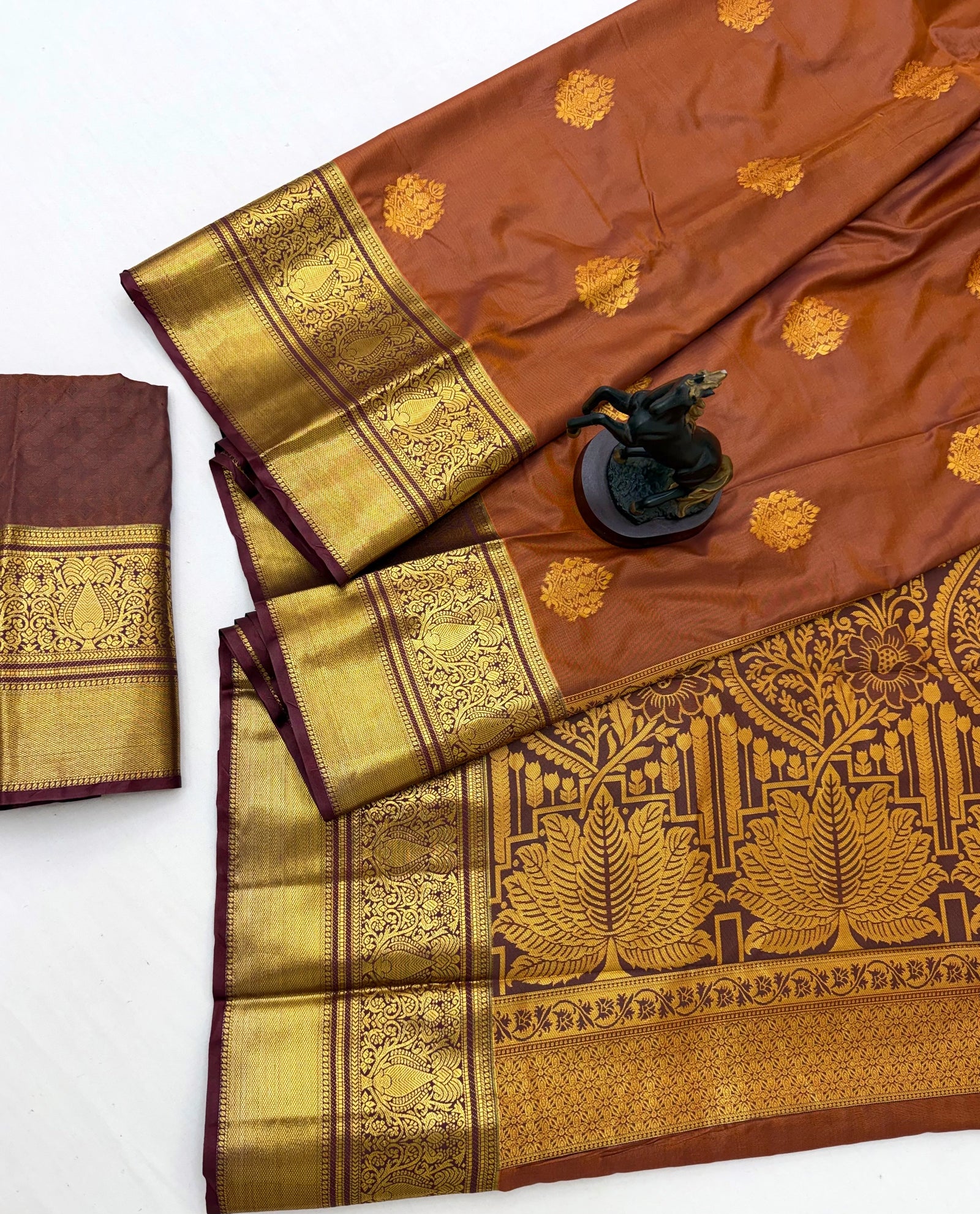 Brown Saree pallu zari brocade detail – KS374