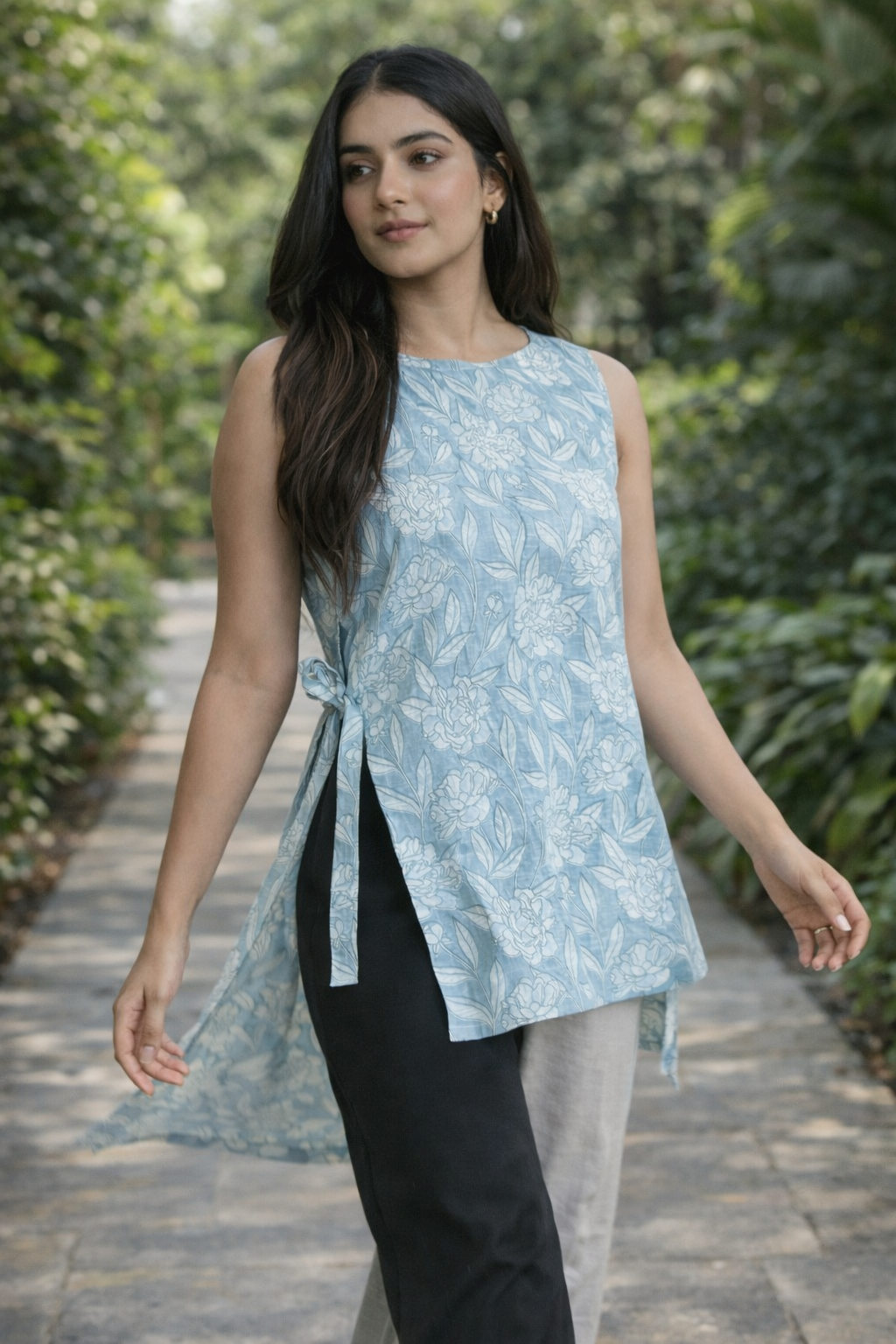 Gunjan Halter Neck Short Kurti – Kalyanja