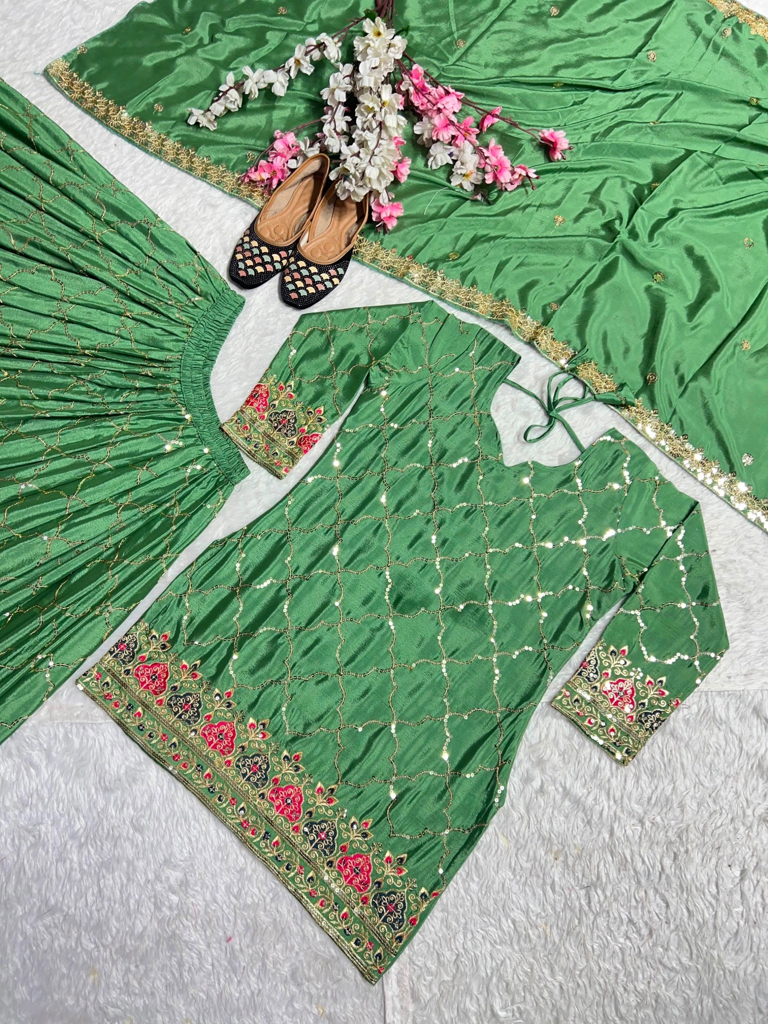Green Sequins Embroidered Suit kurta close-up embroidery detail KU263 Kalyanja
