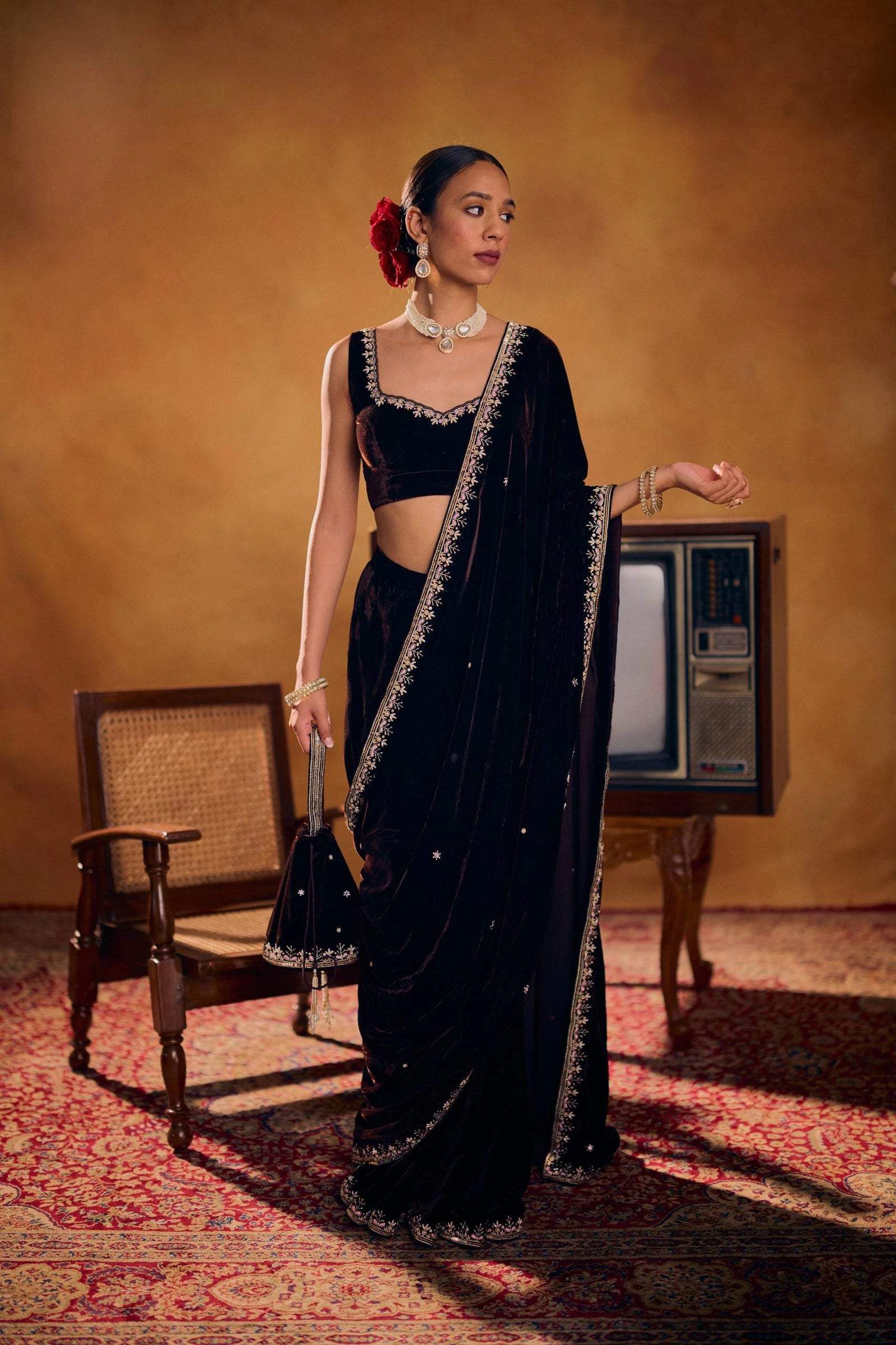 Kajal Pallu Moti Velvet Saree - kalyanja