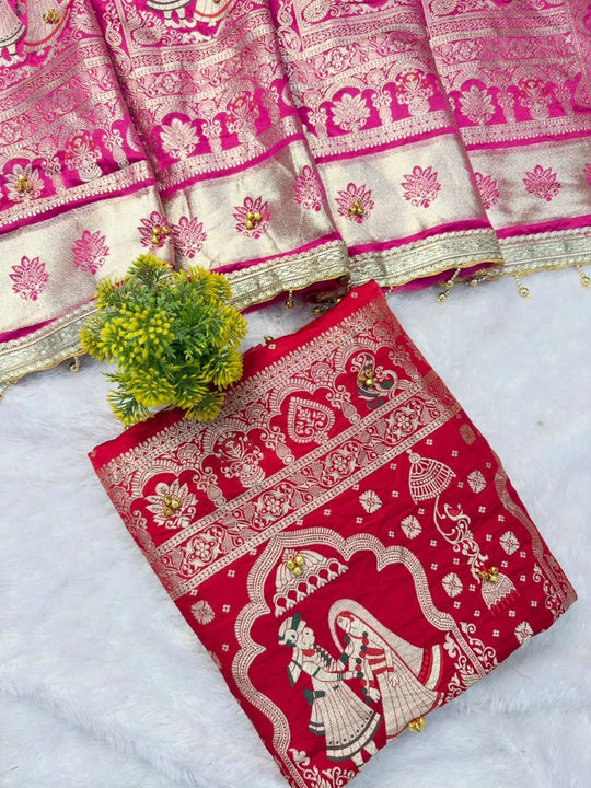 Red saree border and rani pink pallu contrast view