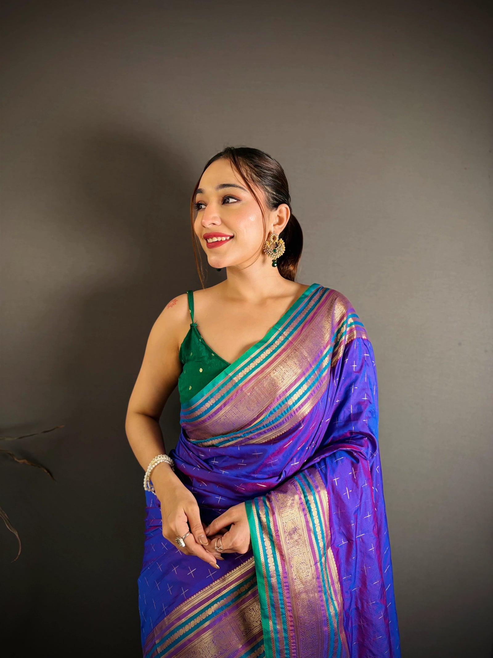 Soft Purple Silk Blend Saree portrait close-up – KS373