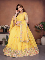Yellow Cut Work Lehenga choli sleeve embroidery close-up V-neck detail – Kalyanja KL171