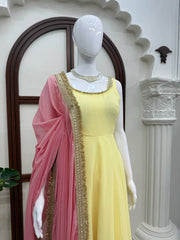 Yellow Anarkali Suit mannequin close-up with rose-pink lace border dupatta – Kalyanja KU294
