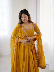 Yellow Suit gold chevron sequins border hem close detail KU264