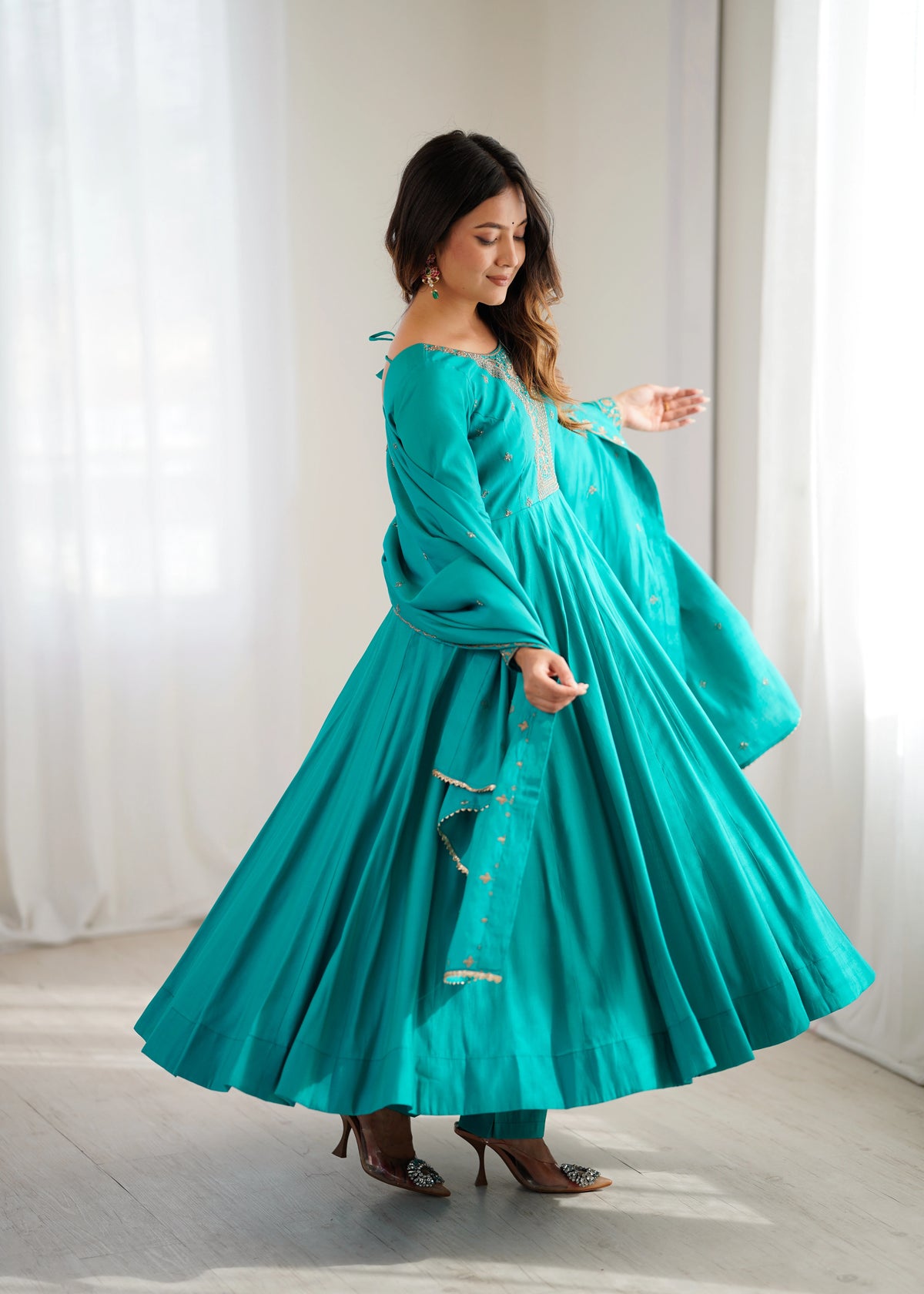 Darshika Handwork Zari Embroidery Gown - kalyanja