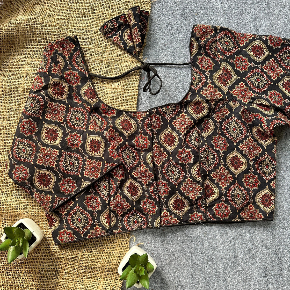Short sleeves with back tie detail.
