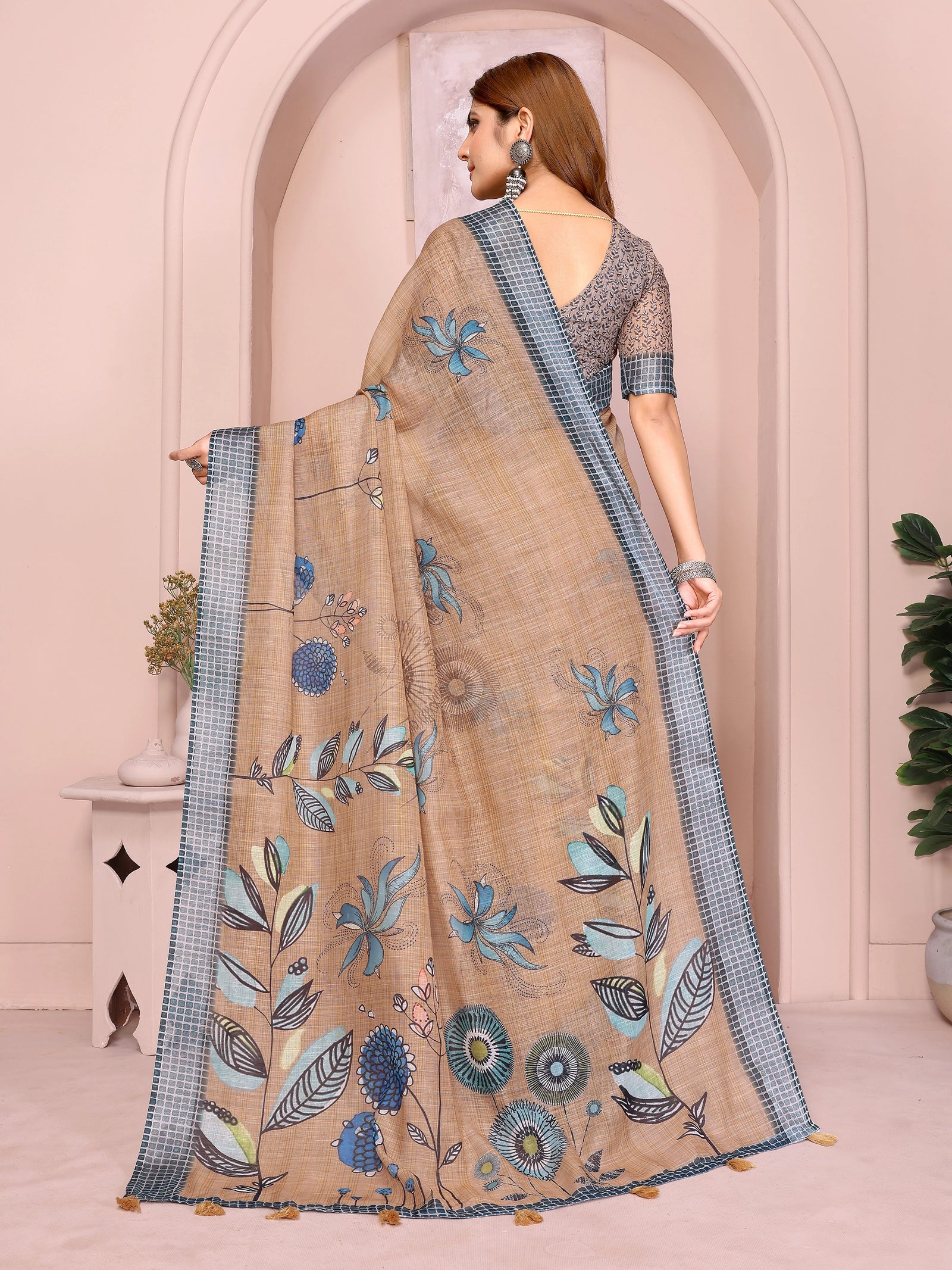 Brown Digital Floral Print Saree back view – dense blue botanical pallu with checkered contrast border