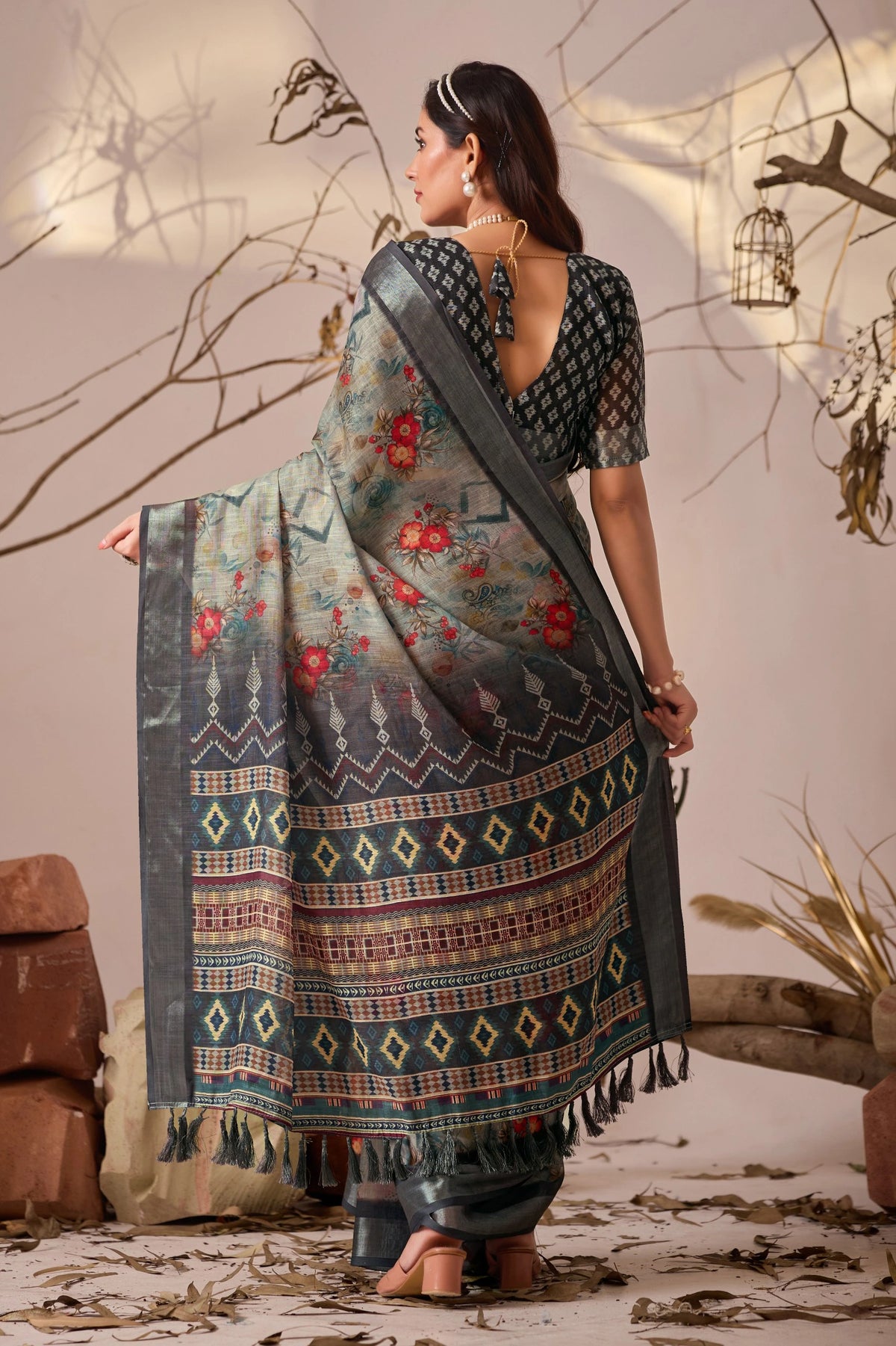 Gray Digital Floral & Royal Ethnic Print Linen Cotton Saree