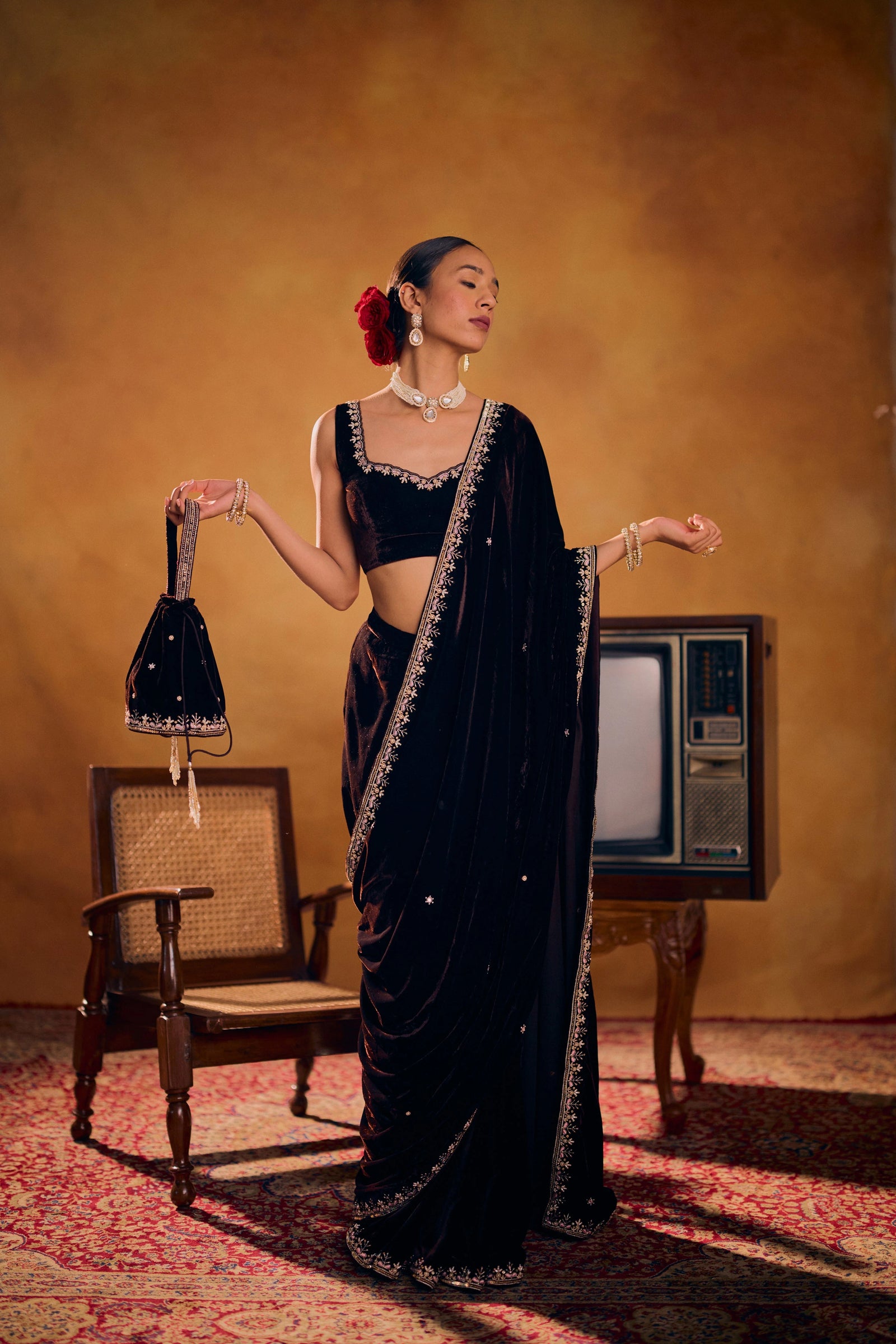 Kajal Pallu Moti Velvet Saree - kalyanja