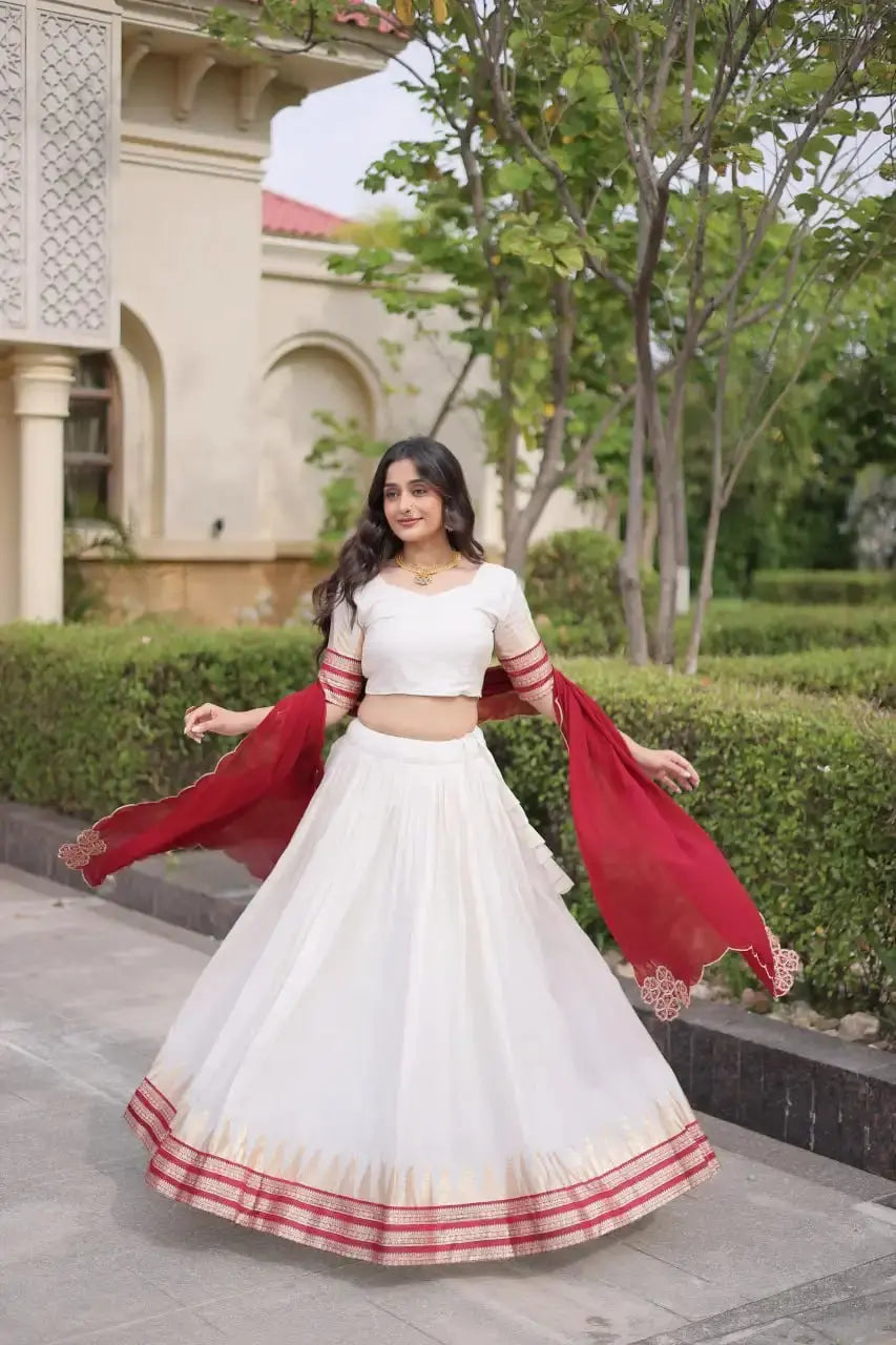 Maroon Zari Weaving Lehenga – Dupatta detail showing scalloped zari border and appliquéd gold embroidery corner panels