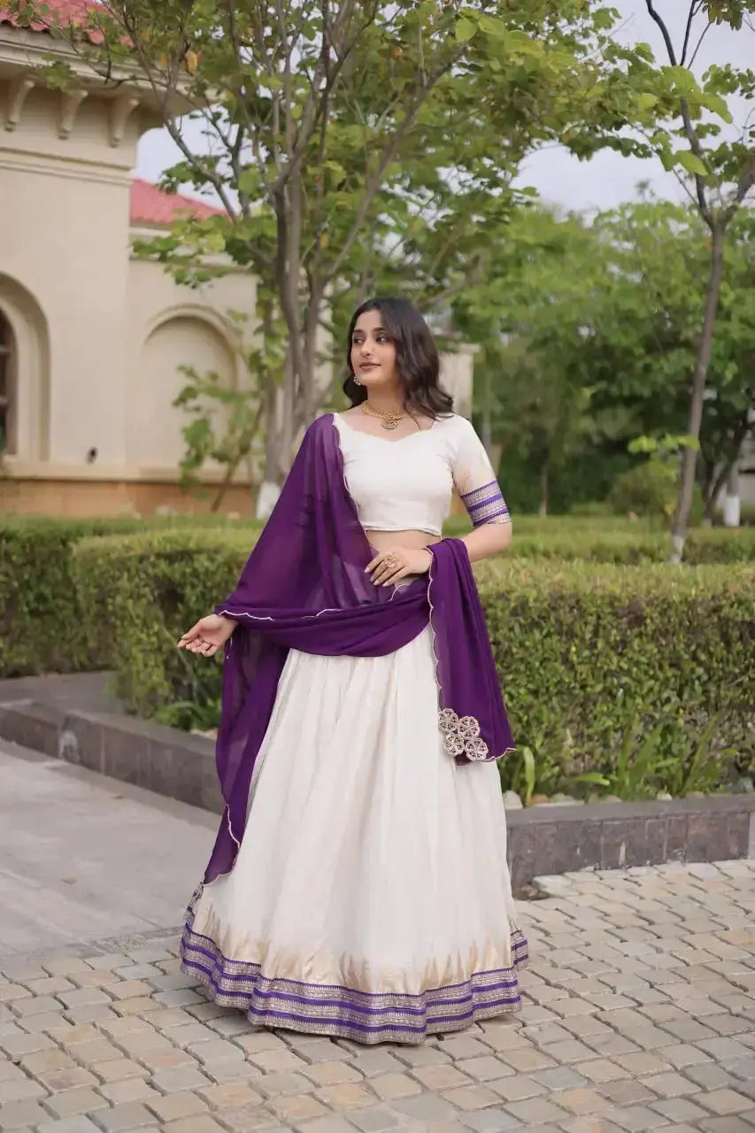 Purple Zari Weaving Lehenga – Dupatta detail showing scalloped border and appliquéd gold embroidery corner panels