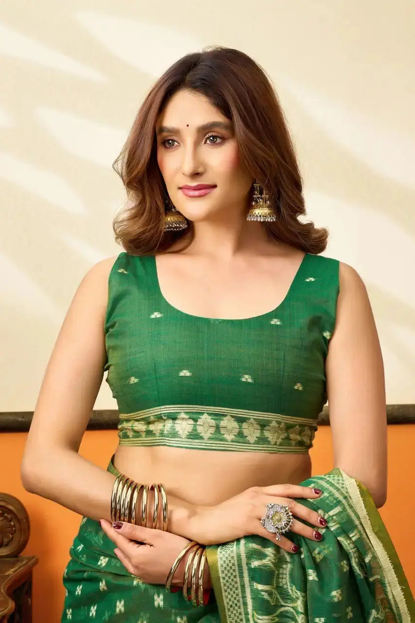 Green Jacquard Weaving Saree back view – woven pallu draped over shoulder | KS305 Kalyanja