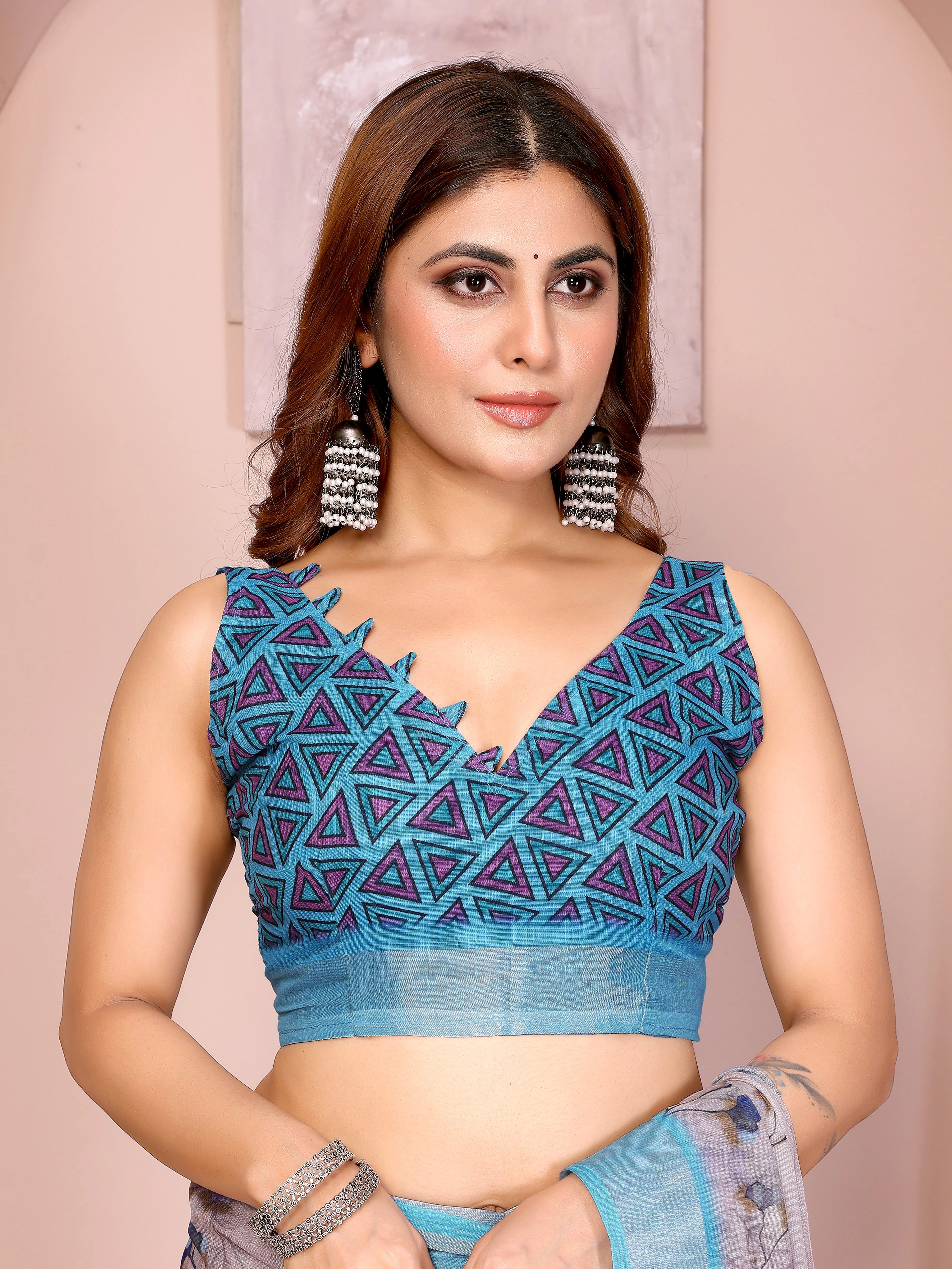 Running blouse close-up – teal geometric triangle print deep V-neck sleeveless blouse, KS329