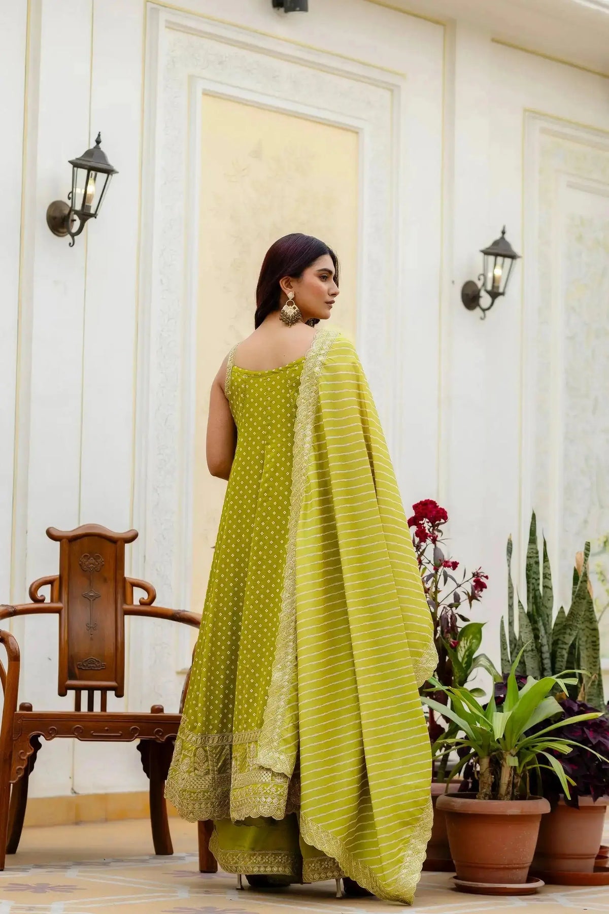 Android Green Embroidered Suit – dupatta zari border close-up