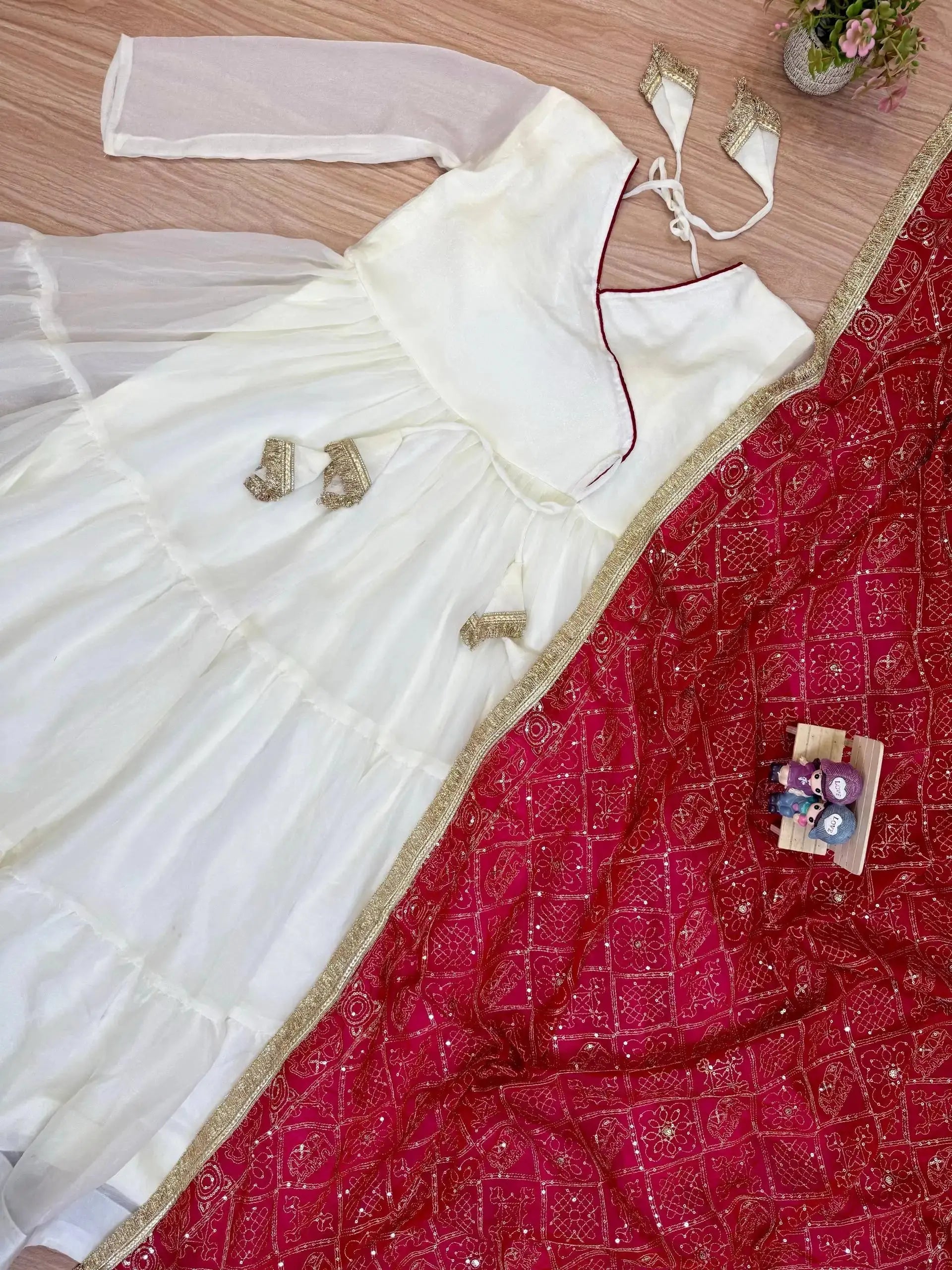 KU217 White Anarkali Suit – Flat lay showing V-neck yoke, dori tie and dark pink Bandhej embroidered dupatta