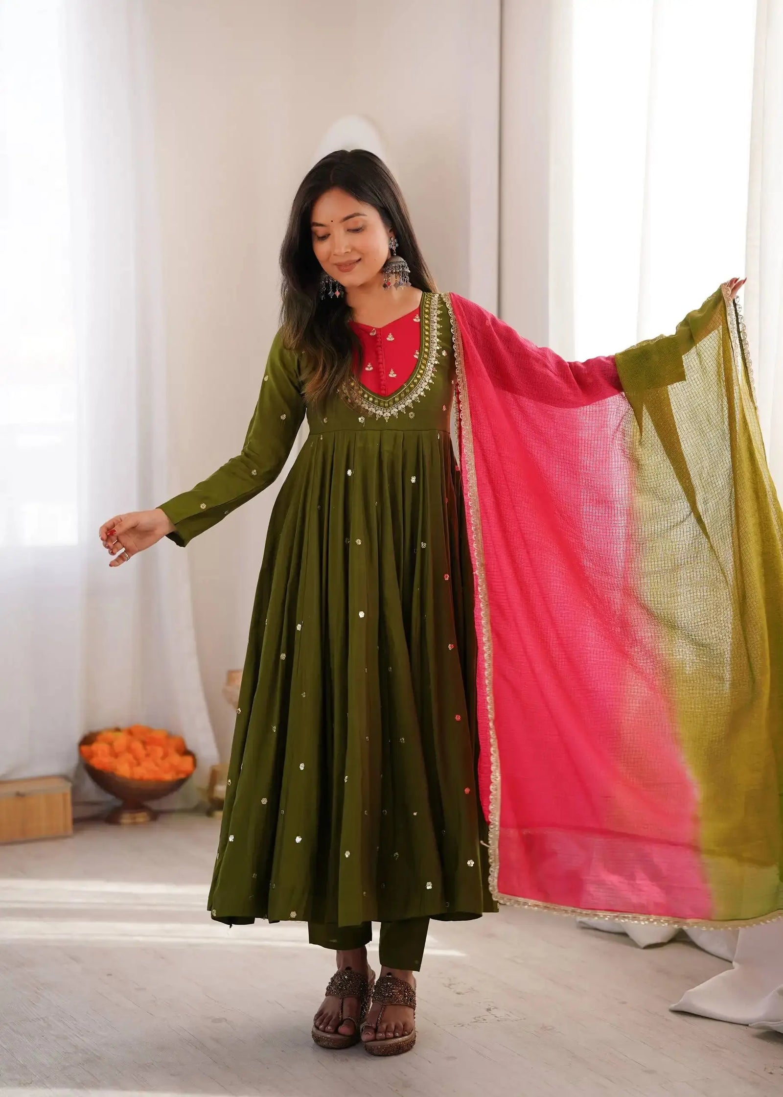 Dark Green Anarkali Suit – ombre dupatta gold lace border close-up
