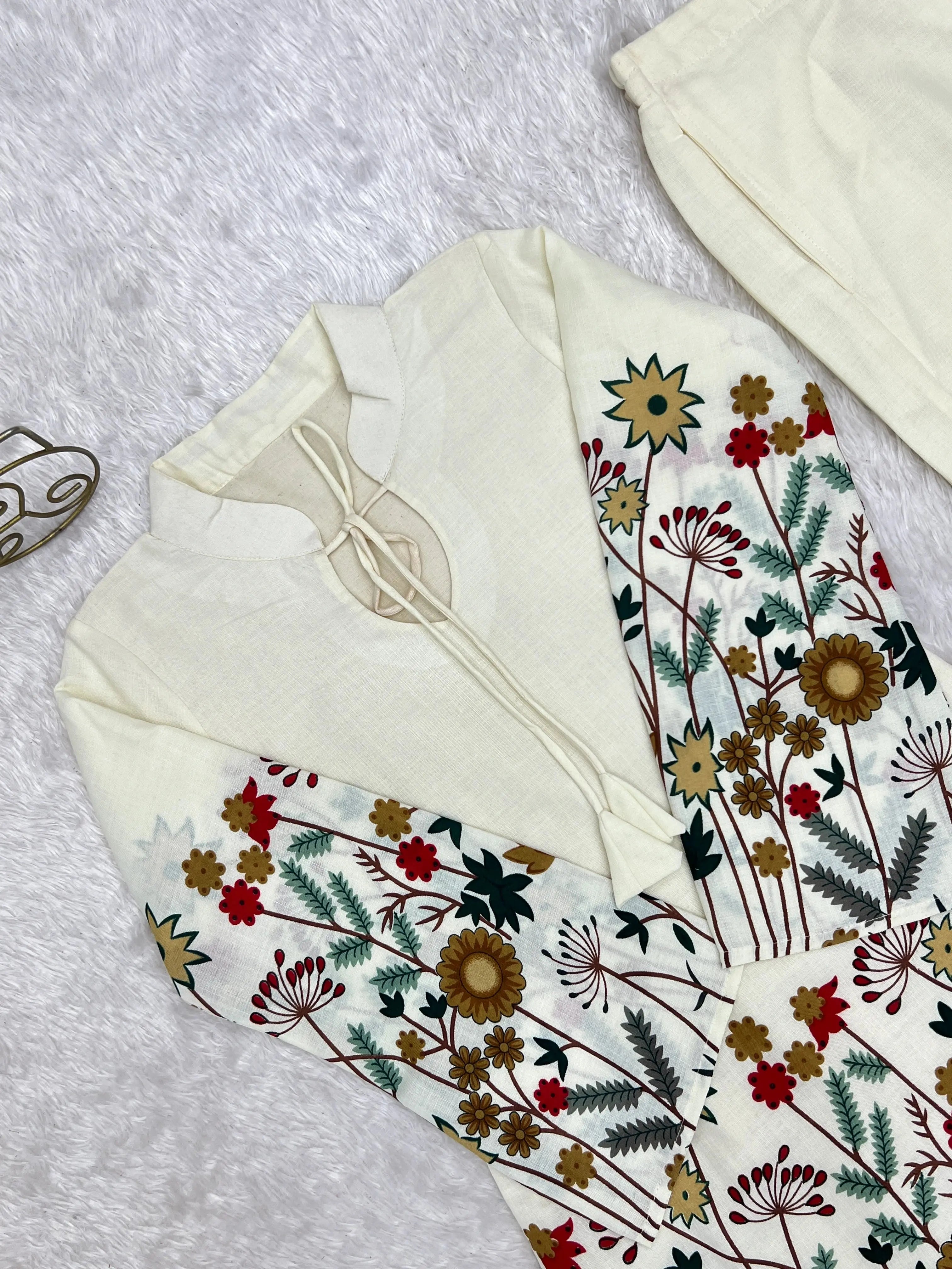 Off White Suit Floral Print Detail Close-Up – KU249