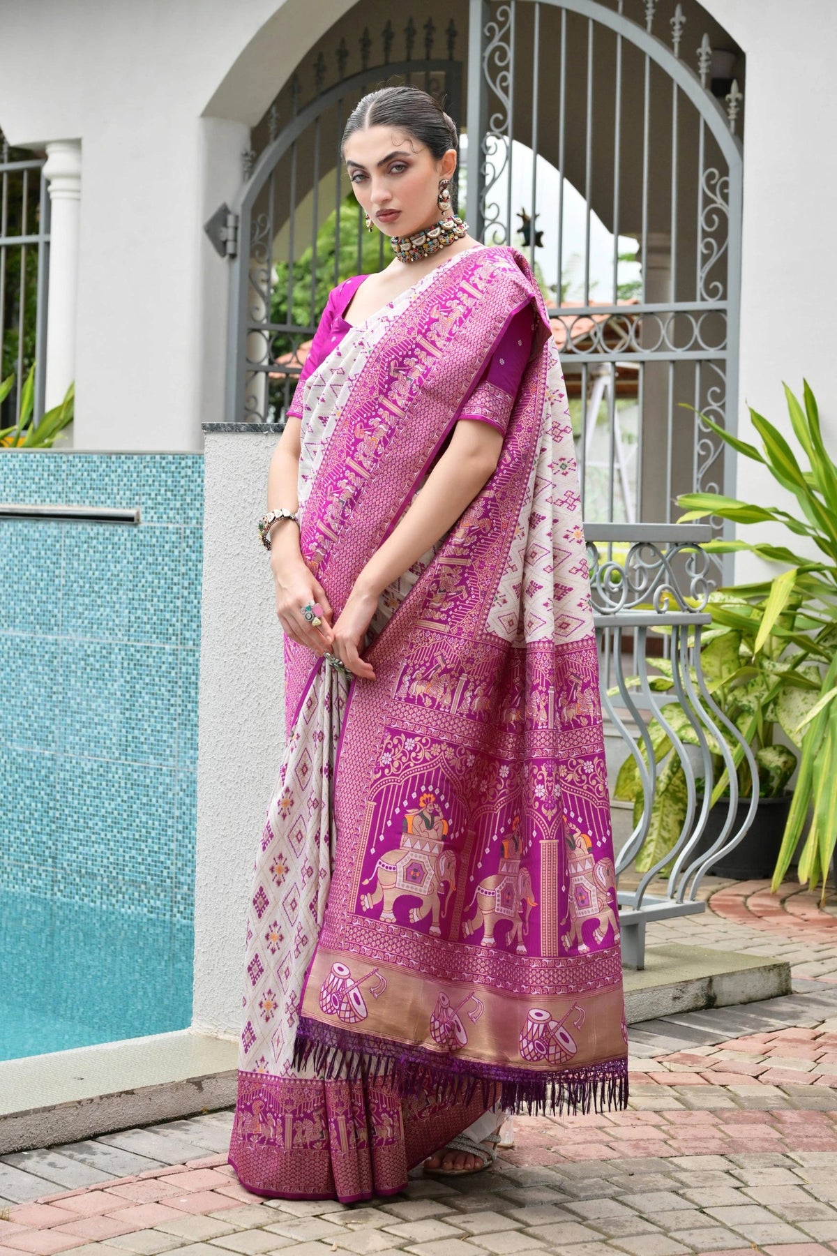 Close-up of lavender pink silk saree highlighting shimmering golden zari craftsmanship.