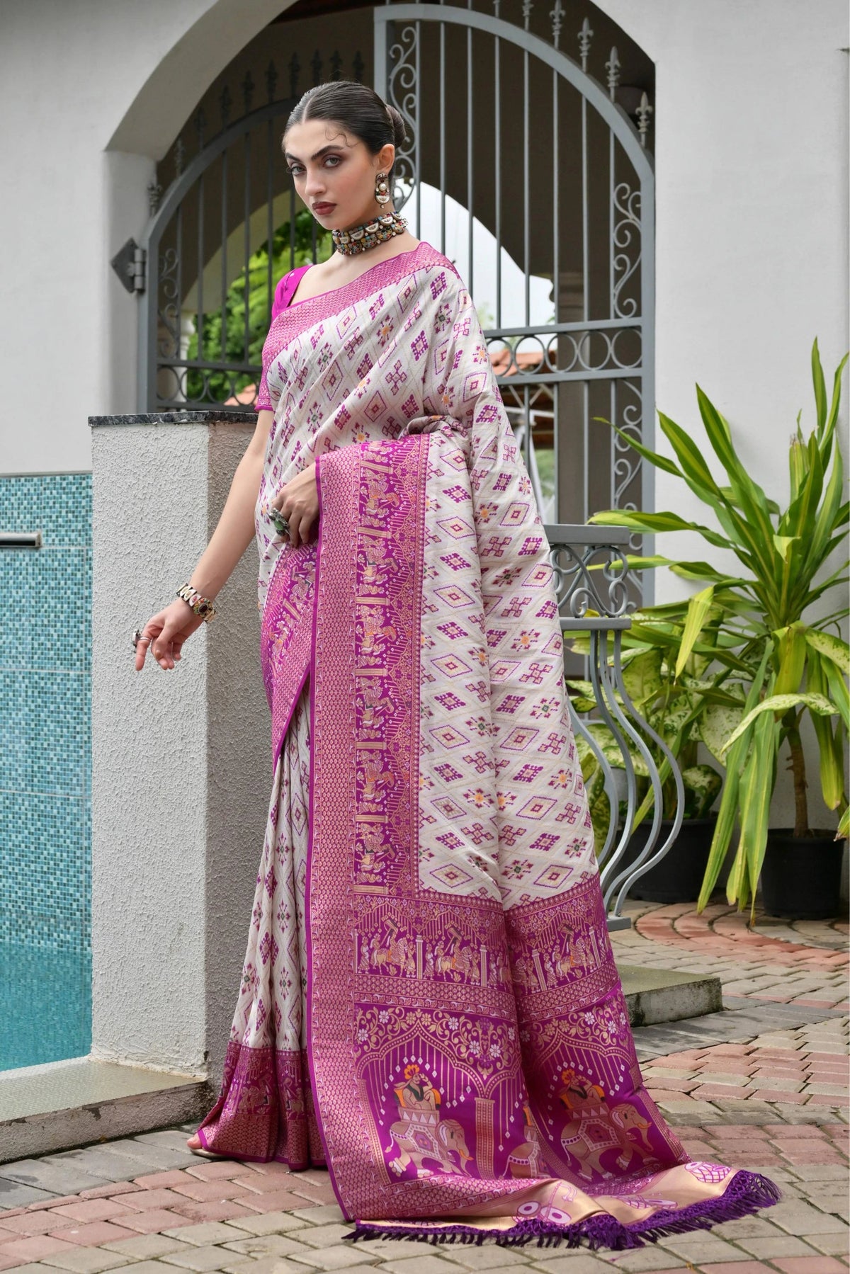 Elegant soft Banarasi silk saree in lavender pink shade featuring intricate zari border and pallu.