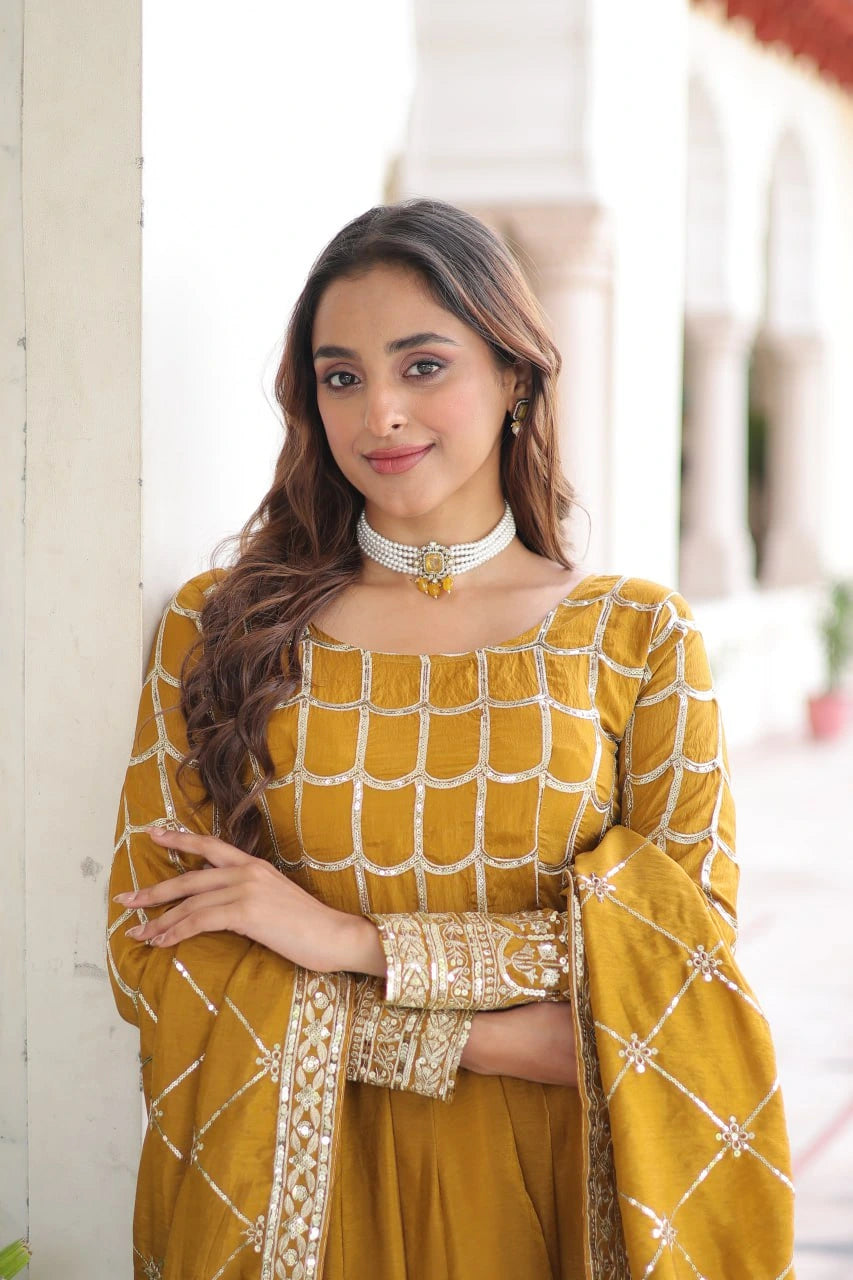 Meenakshi Classic Zari Embellished Gown Set – Kalyanja

