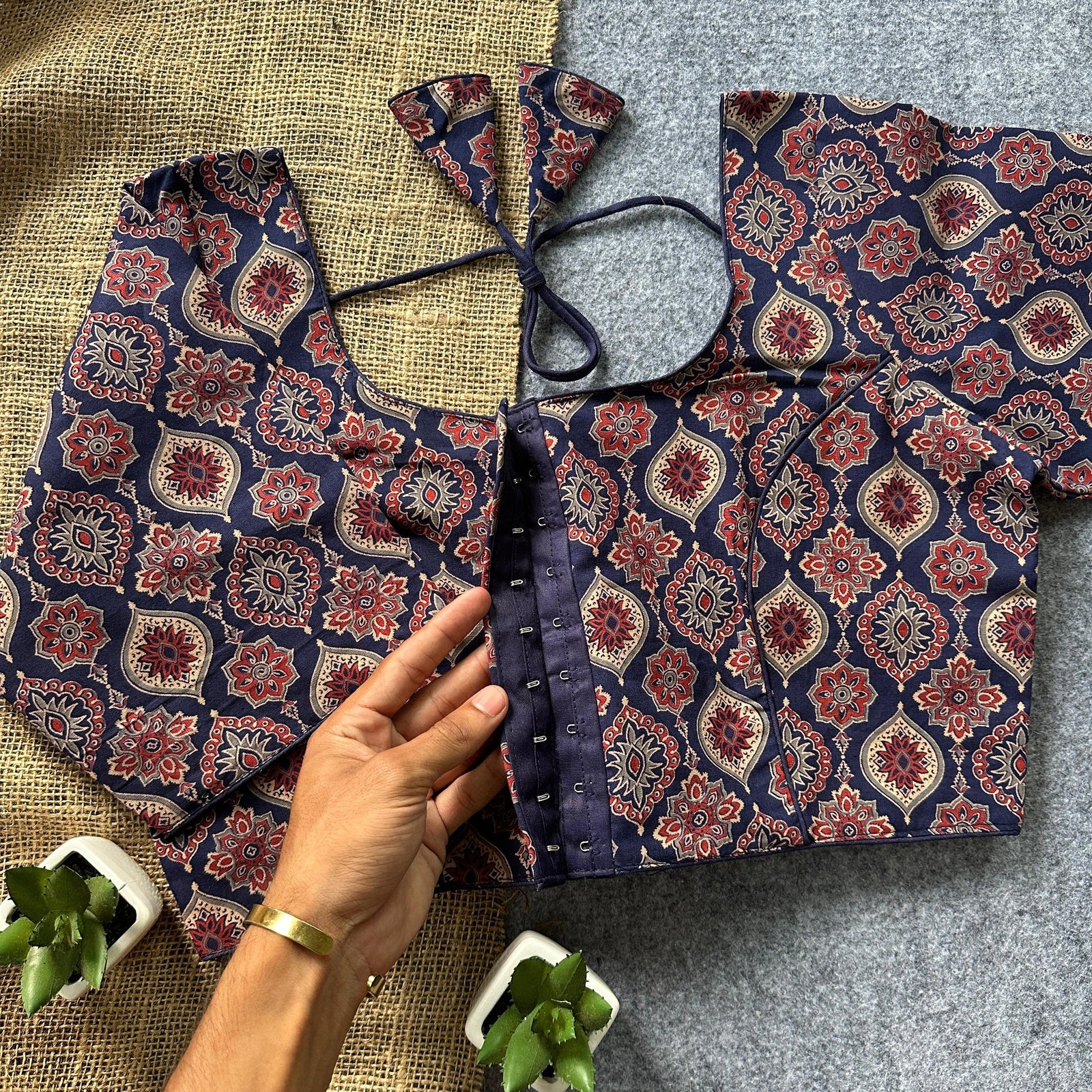 Displayed on woven jute and gray cloth.
