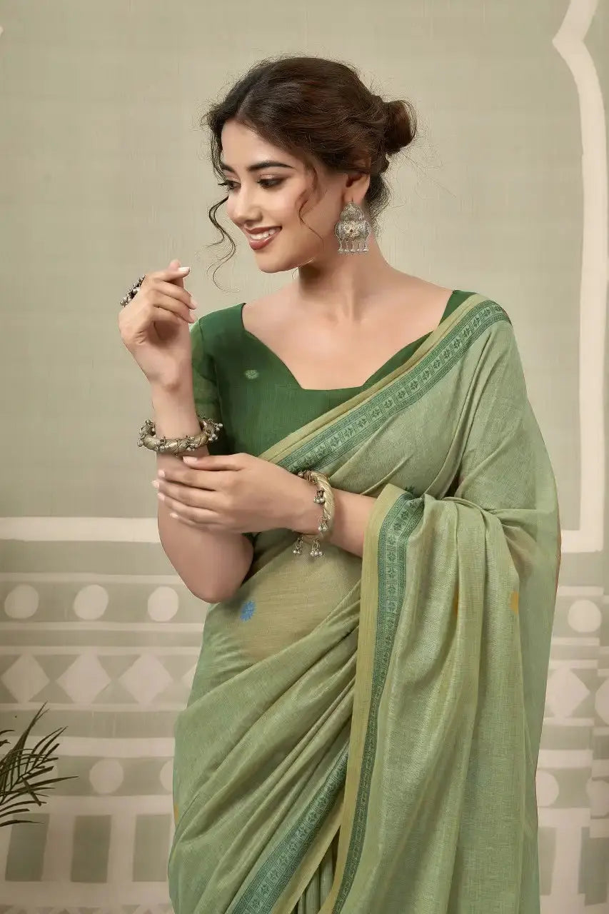 Pastel Green Saree – upper body close-up showing contrast dark green border and woven motifs
