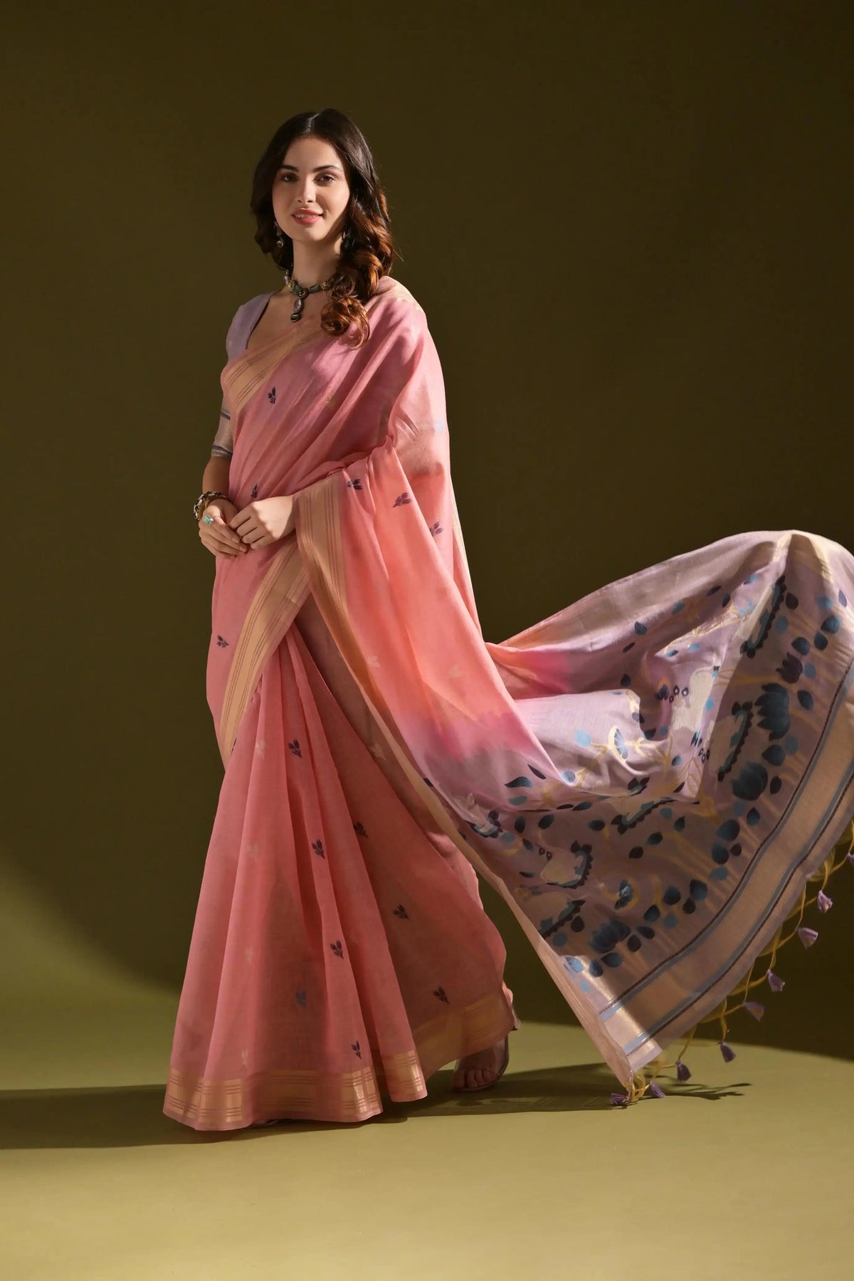 Pink Resham Weaving Saree lavender-pink printed pallu flowing view