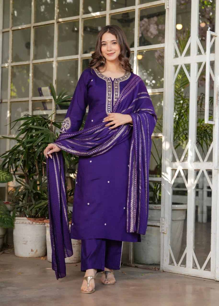 Soft purple heavy Chanderi silk kurti with intricate thread embroidery and zari work displayed on mannequin.