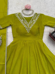 Android Green Sequins Thread Embroidery V-Neck Close-Up Detail – KU259