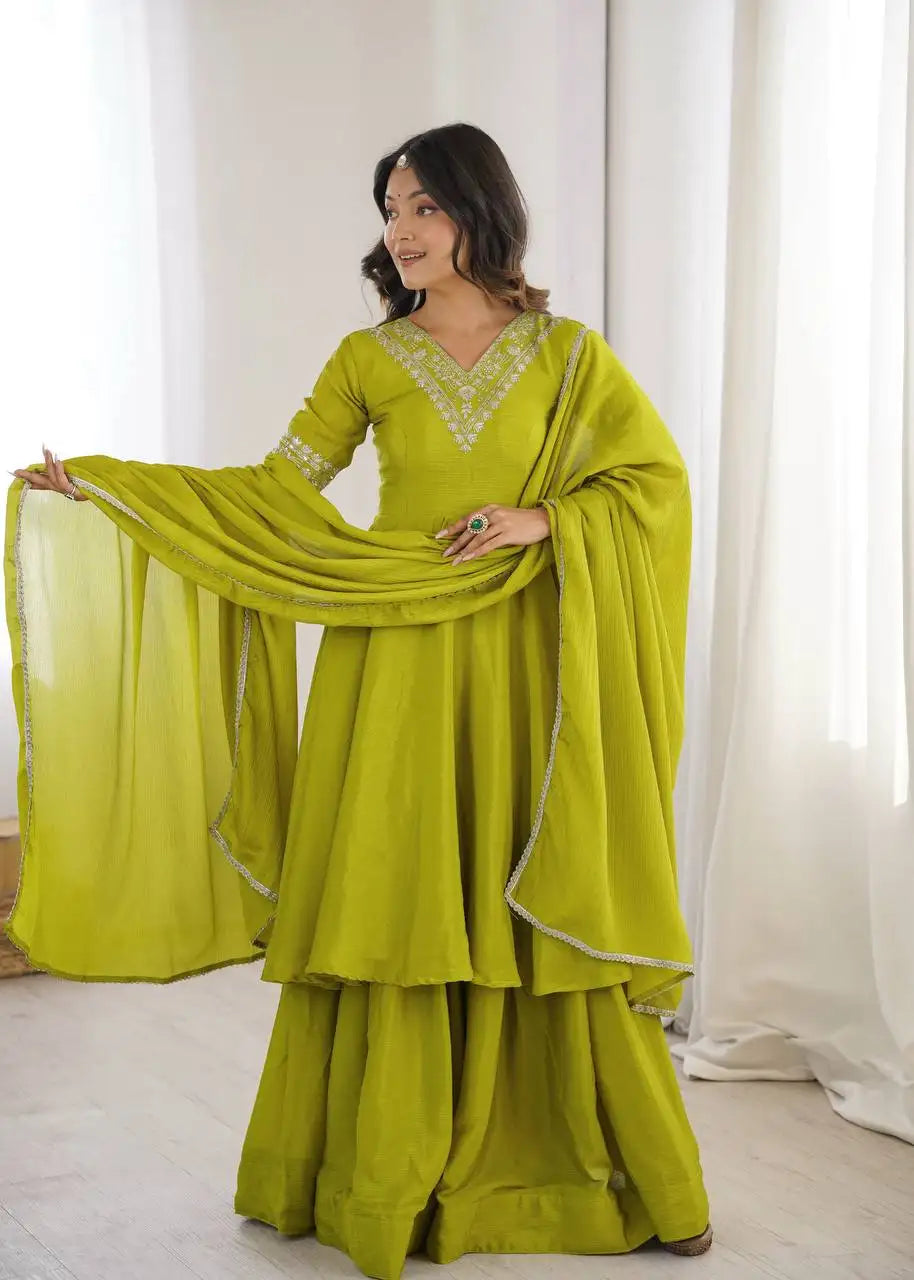 Android Green Suit 3/4 View with V-Neck Embroidery – KU259
