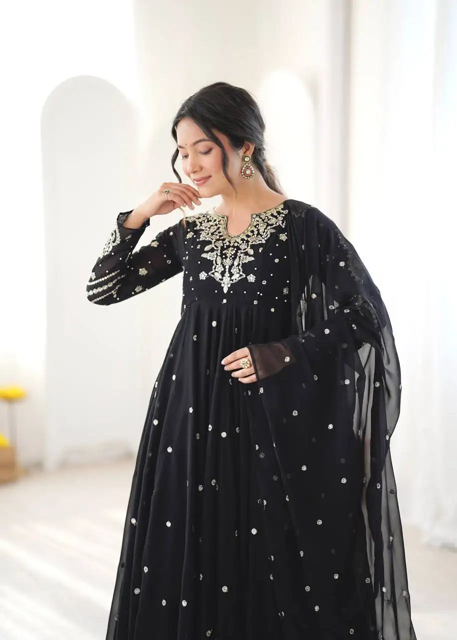 Black Suit Upper Body Half Shot Fancy Neck Embroidery Close – KU246