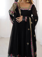 Black Anarkali Suit dupatta booti close detail KU264