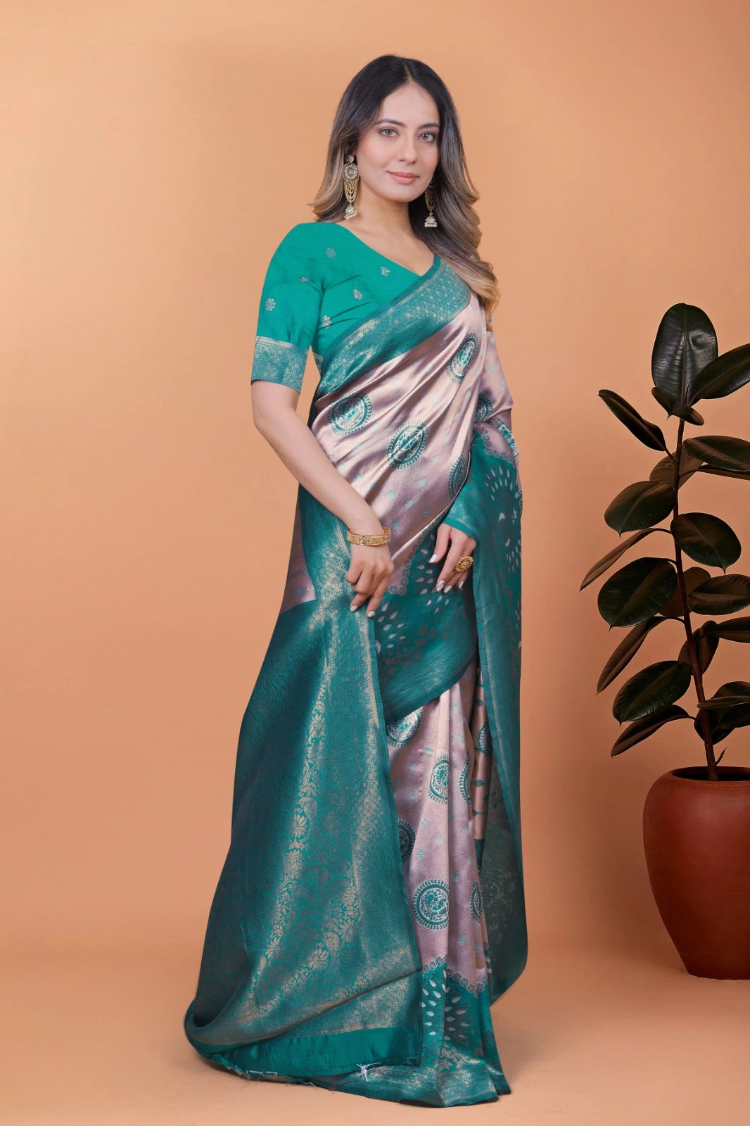 Blush Pink Zari Weaving Saree – Contrast Border close-up – KS396
