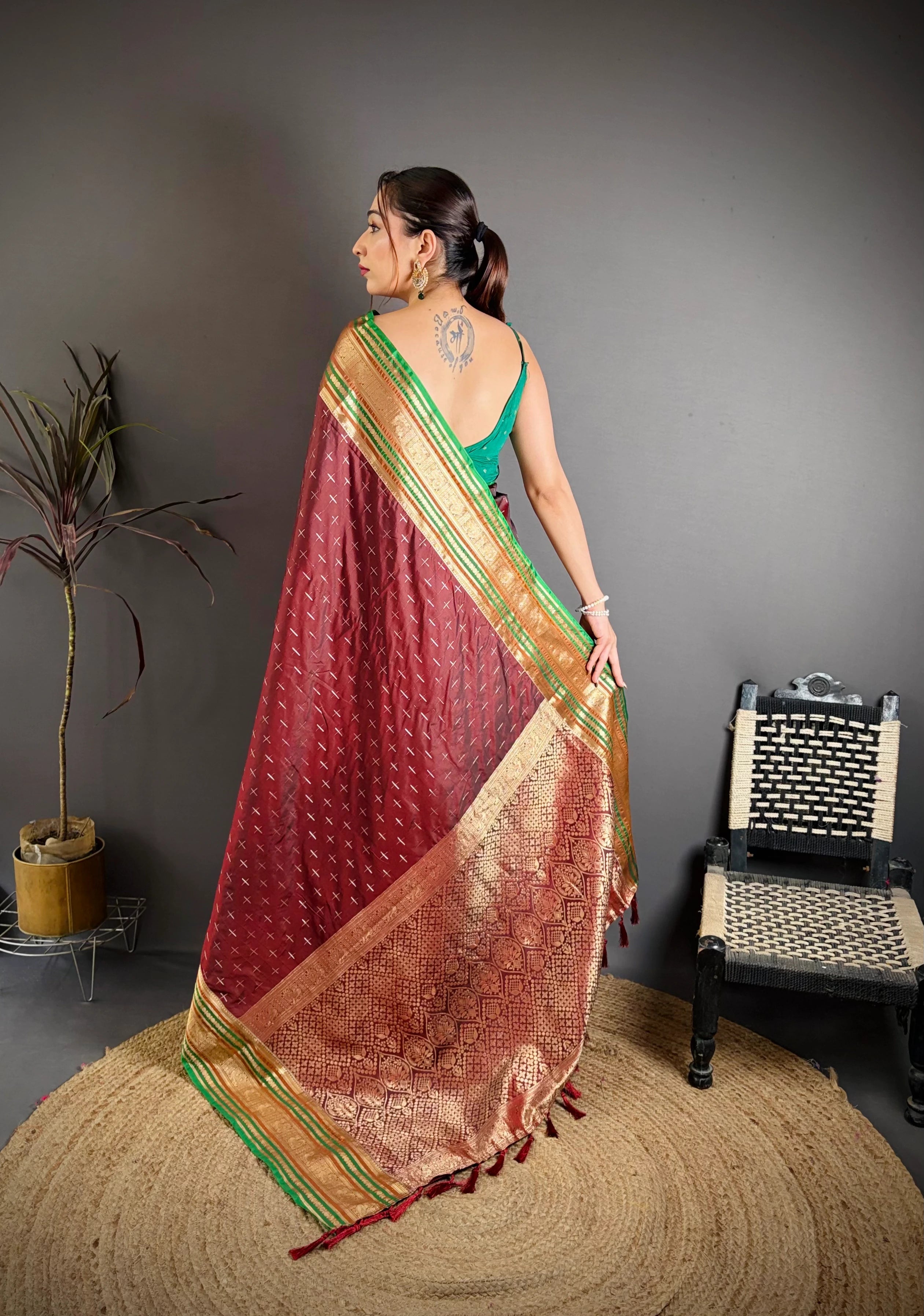Dark Maroon Saree back pallu spread – KS373