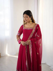 Dark Pink Suit square neckline moti embroidery close detail KU264