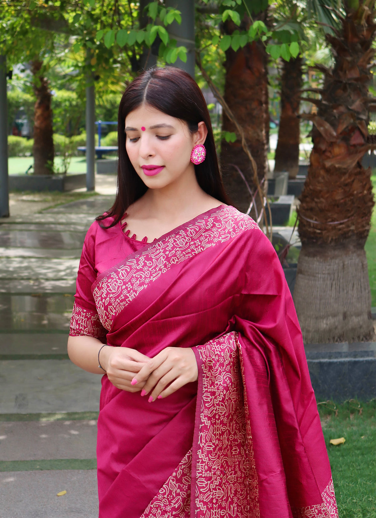 Dark Pink Warli Weaving Soft Banglori Raw Silk Saree crafted with intricate handloom design, perfect for traditional occasions like reception, sangeet, and festive celebrations.