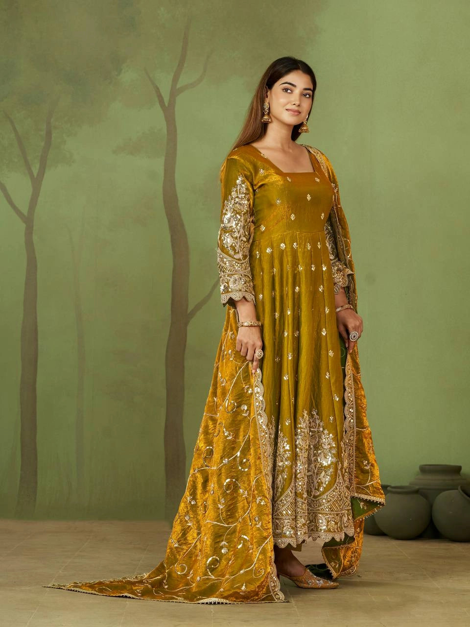 Gold Embroidered Suit codding sequins hem sleeve detail KU267