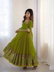 Green Anarkali Suit model front view square neck faux blooming KU264