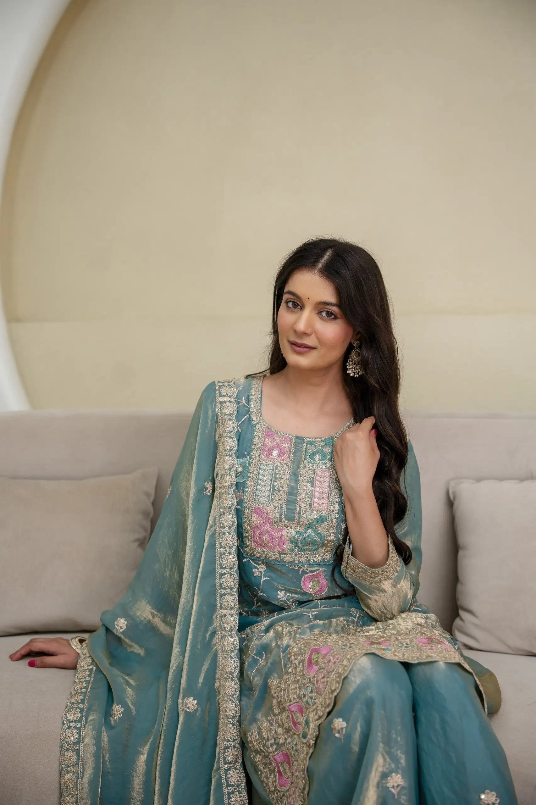 Light Sea Green Fendy Silk Blend Sequins Embroidered Suit KU253 chest close-up